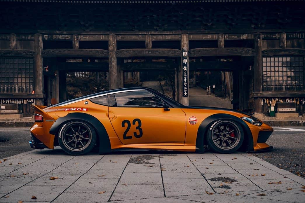 Wataru Katoさんのインスタグラム写真 - (Wataru KatoInstagram)「LB WORKS NISSAN Fairlady Z RZ34 (400Z) !!遂に完成‼️ ⬇️⬇️⬇️⬇️⬇️⬇️⬇️⬇️⬇️⬇️⬇️⬇️⬇️⬇️ https://youtu.be/2qjPOMNEnoI?si=MNvmzk0inL7z0Elh The modern custom to put Japanese old style !! Unveiling it at #semashow 2023 🇺🇸!! Stay tune until you will see real one at SEMA Show !! @libertywalk.usa & @ltmw & @doczilla12 & @rohanawheels & @alpharexusa & @wheelpros & @motegiracing & @thehoonigans & @mrk.rcnl !! @racingservice_watanabe  @bride_japan  #nissan#nissanfairladyz #z #400z #jdm#jdmcars #nissan  #nissanz #stance#stancenation」10月27日 16時56分 - libertywalkkato