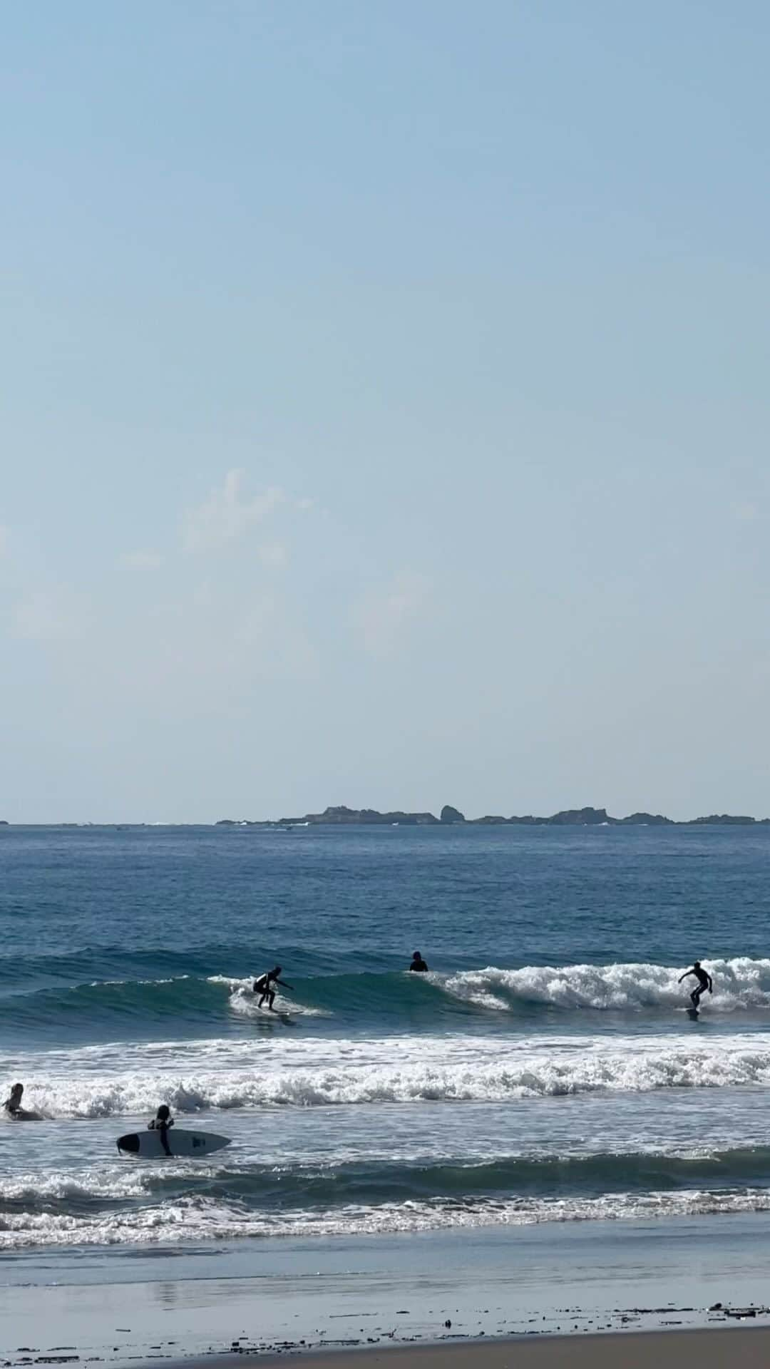 Isseki Nagaeのインスタグラム：「Funwave☺️#surfing #surfinglife #beach  スーパーエルニーニョで水温ばか高です！」