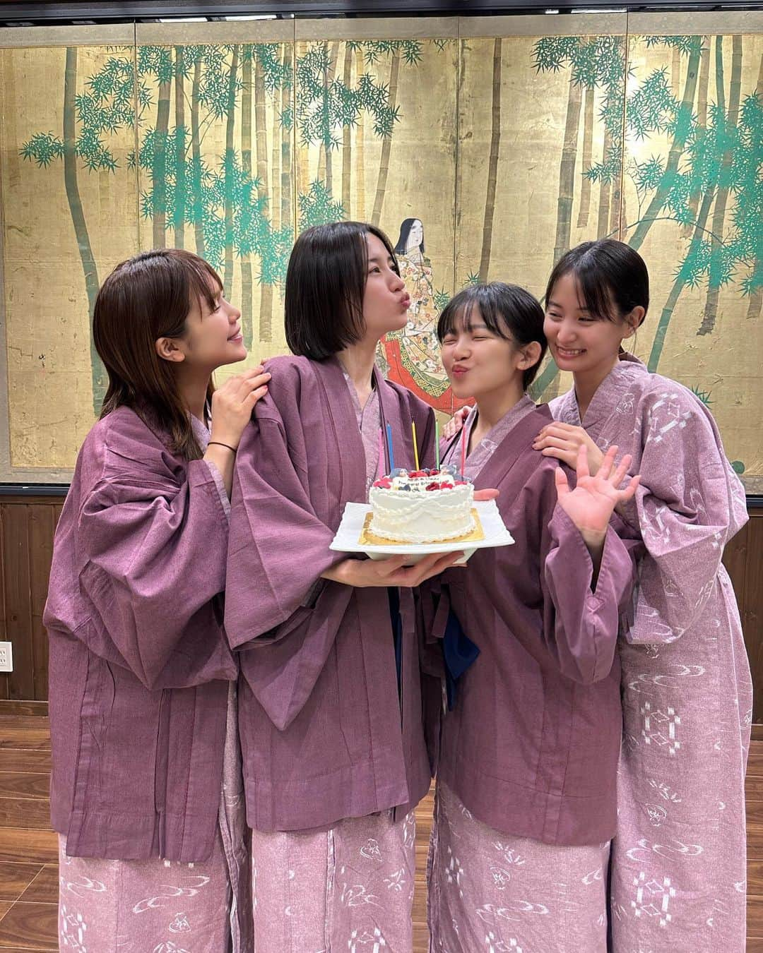 天木じゅんのインスタグラム：「💓💗👼🏻  りおちとまりまりが 綾奈ちゃんと私の お誕生日旅行に連れて行ってくれました🥰 毎年みんなのお誕生日旅行✈️にいくから 色んなところに行けて幸せです。  綾奈ちゃんお誕生日おめでとう❤️❤️  美味しいもの沢山たべて癒しスポット行けて ほっこりしたひと時を過ごせて 心が豊かになりました💕  これからもずっと大好きっ ありがとう☺️  #日光 #栃木県」