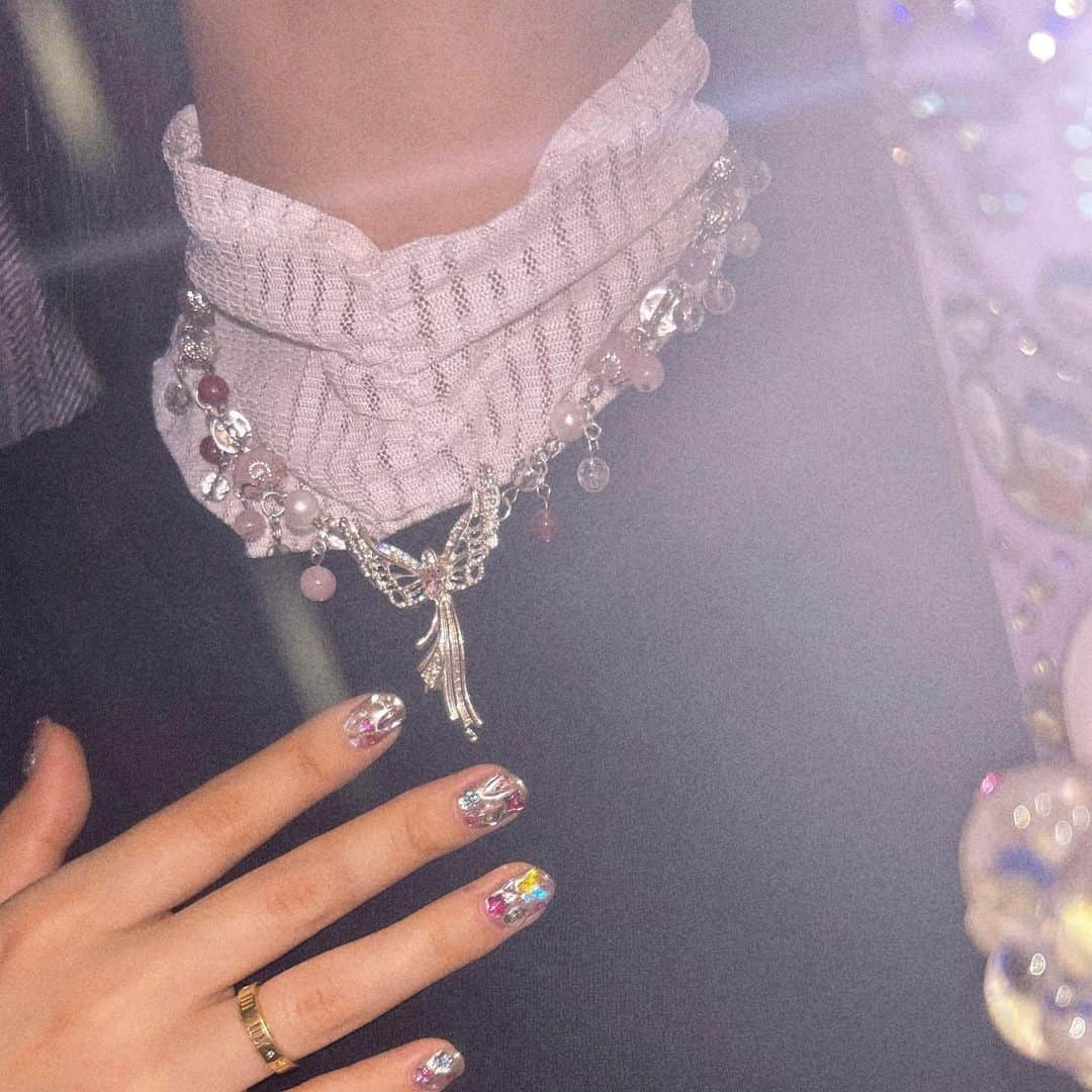 荒井麻珠さんのインスタグラム写真 - (荒井麻珠Instagram)「@omamorijewelry さんのネックレス👼🏻🪽🫧 自分好みの雰囲気を伝えて、作って頂いたオーダーネックレス！ キラキラで可愛いです🤍」10月27日 17時09分 - maju_arai_official