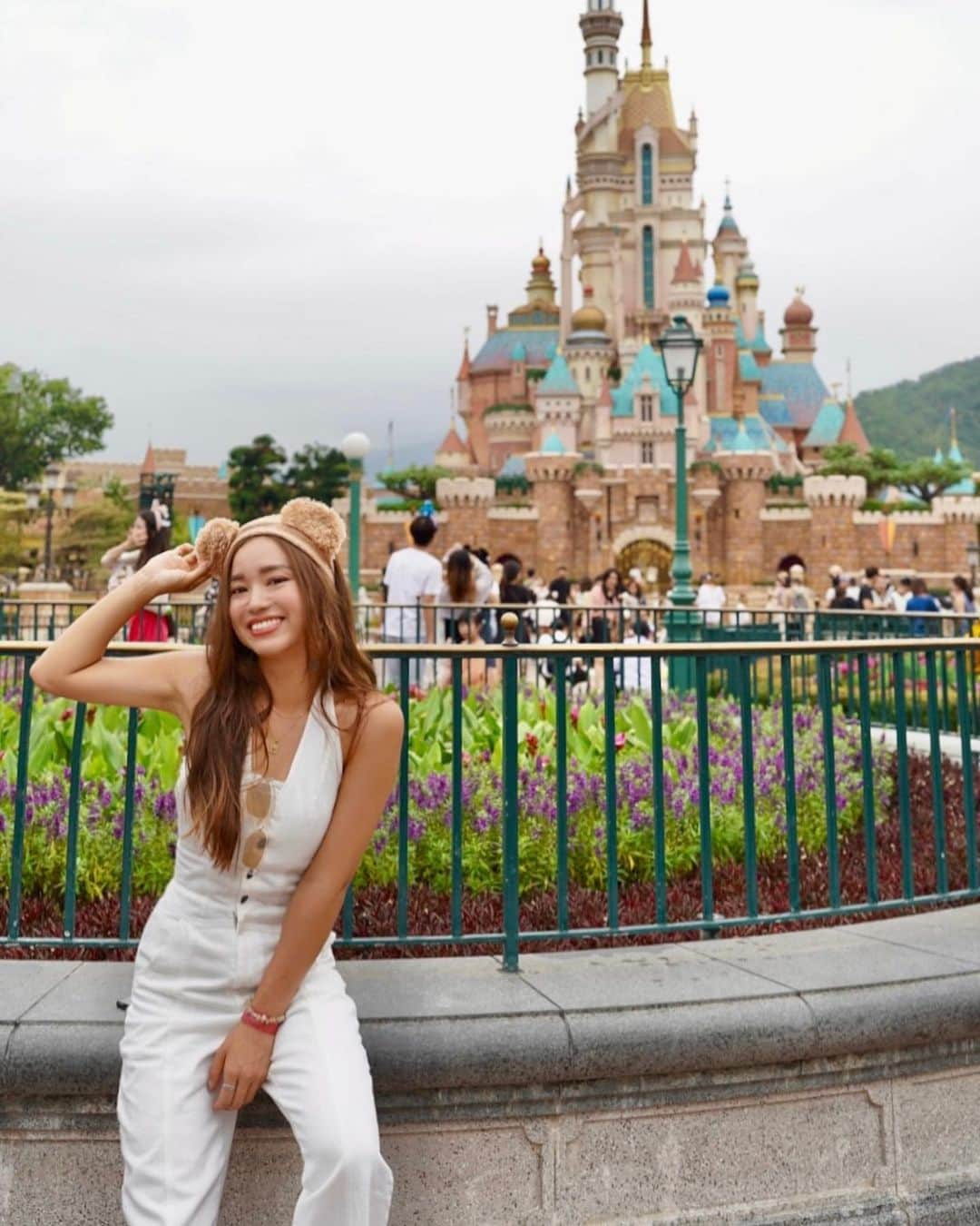 羽石杏奈さんのインスタグラム写真 - (羽石杏奈Instagram)「had fun at @disneyhongkong 🇭🇰🌈💛」10月27日 17時11分 - hawaiianna913