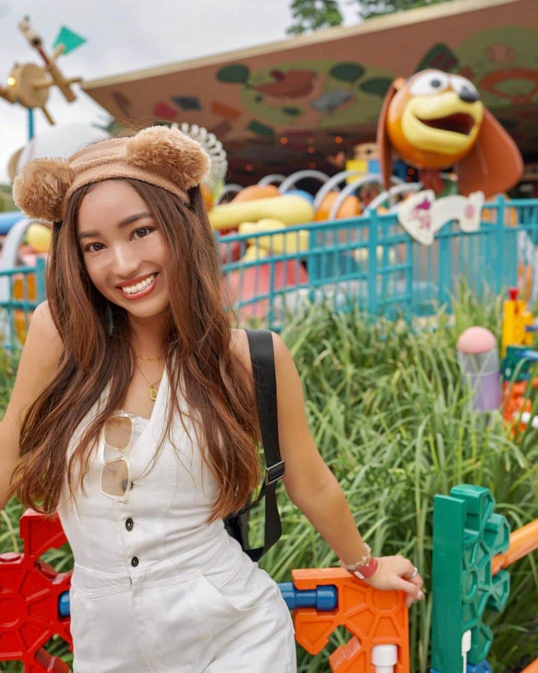のインスタグラム：「had fun at @disneyhongkong 🇭🇰🌈💛」
