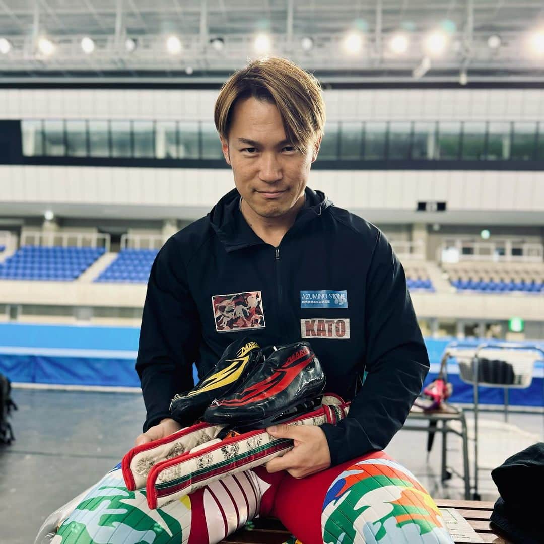 加藤条治のインスタグラム：「明日から八戸市YSアリーナにて "長根オータムスピードスケート競技会” に出場します。  現役引退しているので今回トレーニングは、ほぼ無しです。  どんな滑りをするか、現地に来れる方は是非お楽しみ下さい！  #引退後のレース」