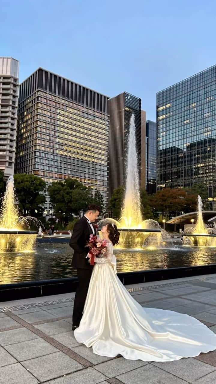 のインスタグラム：「だいちゃん 結婚してくれてありがとう💓💓 って思ったけど 昨日ニンニク🧄臭く帰ってきて こっちにずっと息吹きかけてきて ヤバかった😤😤😤 どんだけの量のニンニクを食べてきたんじゃ！ . もうニンニク禁止🈲。以上。  . @daie0725  @__shiena   . #いい思い出 #ニンニク #ニンニク臭 #ニンニク臭すぎる #フォトウェディング #ウェディングフォト #weddingdress #wedding  #ブライダルフォト #ブライダルヘア #ブライダル」
