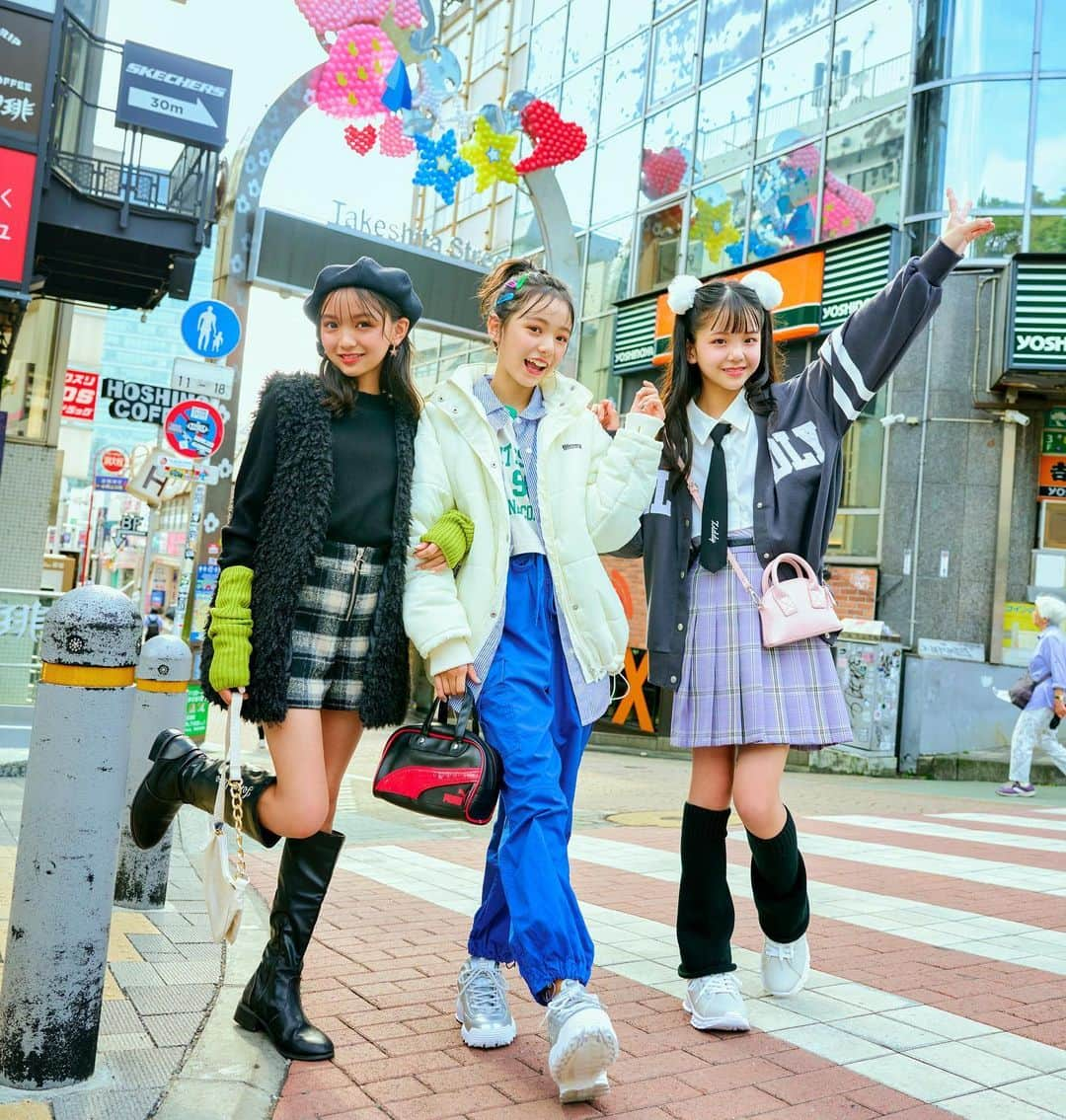 ニコ☆プチのインスタグラム：「💟🎀🌟  12月号の私服コレクションは見てくれたかな❔  プチ㋲15名の個性的な私服を たーっぷり紹介しているよ😚💞  この冬参考になるものばかりだから チェックしてね🫶🏻✨️  📸Photo by @ogawaken59  👗Stylist by @stylist_tanakaayumi  💄Hair&Make by @ai.ichioka  👧🏻Models by Takanashi Kotono @risa_yamakoshi_official @i_chika_yamamoto   #ニコプチ #ニコプチモデル #高梨琴乃 #山腰理紗 #山本初華 #小学生ファッション #私服 #私服コーデ #秋コーデ #冬コーデ」