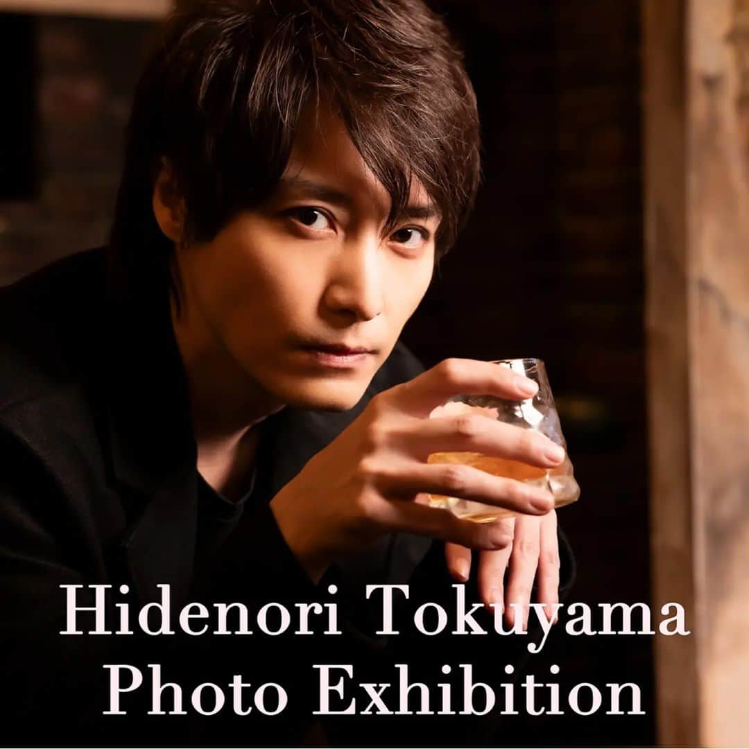 徳山秀典のインスタグラム：「写真展のお知らせ。。⬇️  2023/12/2(土)〜12/3(日) 10:00-17:00 @大阪　Gallery UEMACHI 12/3 (日)サイン会あり13:00-15:00予定  2023/12/9(土)〜12/10(日) 10:00-17:00 @東京　Gallery Mejiro 12/10 (日)サイン会あり 13:00-15:00予定  大阪限定フォトブック、東京限定フォトブックをお買い上げのお客様へ翌日12/3、12/10のサイン会参加券を1枚お渡しいたします。」