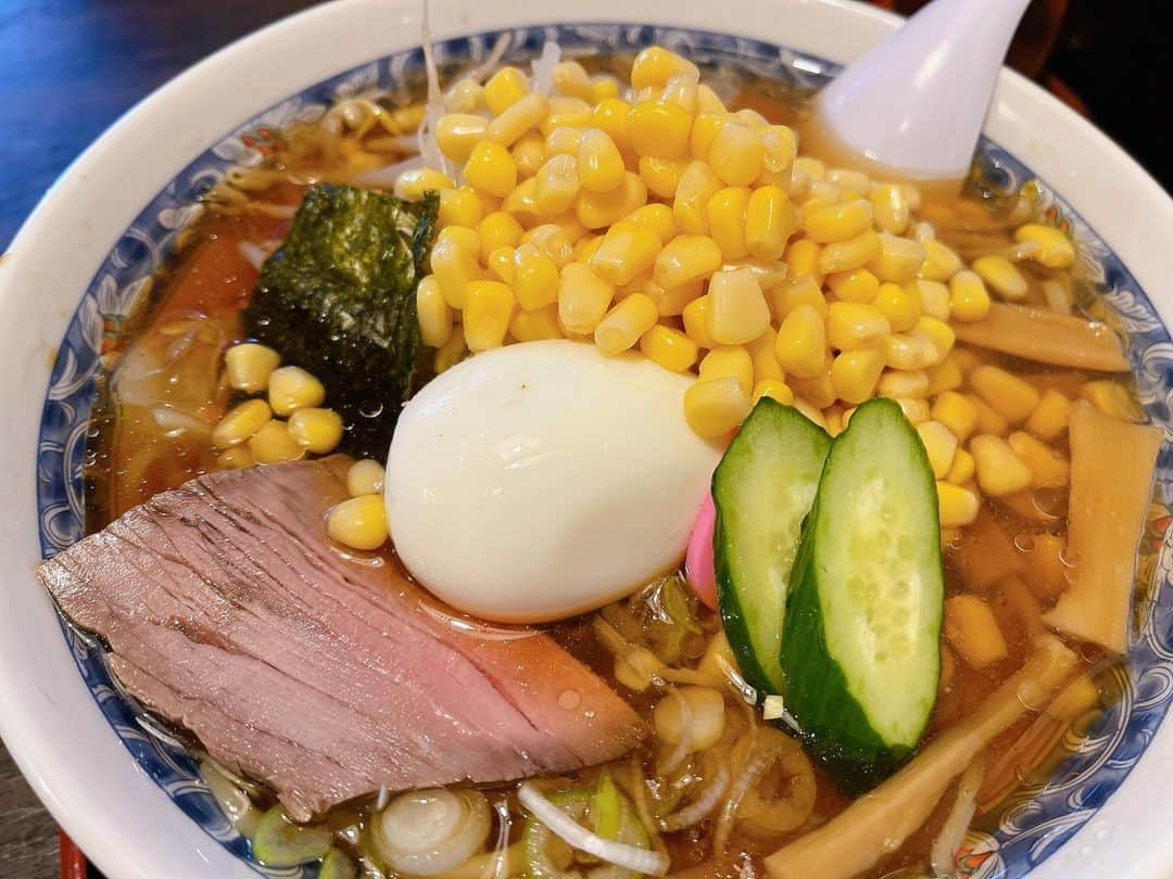 樹里咲穂のインスタグラム：「山形名物の冷やしラーメン🍜頂きました💕 出汁が効いててとーっても美味しかった😋 でも気温が下がった今日。。。 さすがに身体が冷えて寒い〜😆😆😆 食べ終わる頃には寒すぎてみんなで大笑い😆 これも楽しい思い出✨✨ 明日は最後の寄港地山形で『最高のオバハン中島ハルコ🚢✨』 がんばりまーす💕💕」