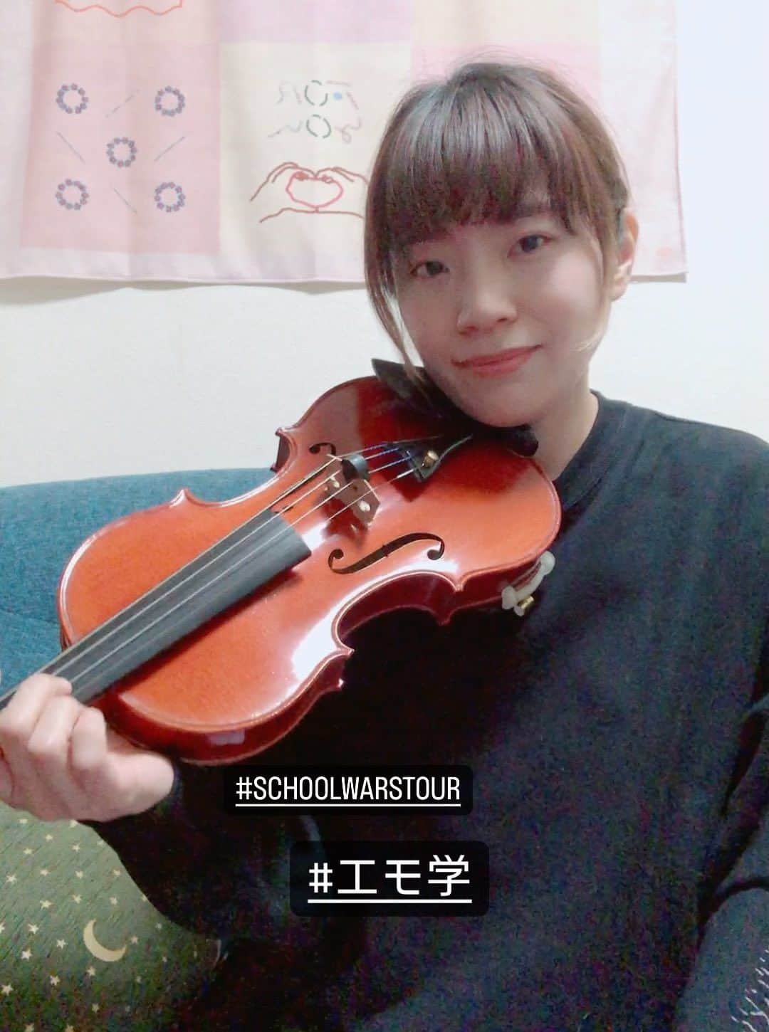 東出真緒のインスタグラム：「いよいよ明日！！ SCHOOL WARS TOUR 始まります！！  さぁみんな エモ学登校の準備はいいか？！ 🔥🔥🔥🔥🔥  お待ちしてます！！  #BIGMAMA #SCHOOLWARSTOUR #zepptour #エモ学」