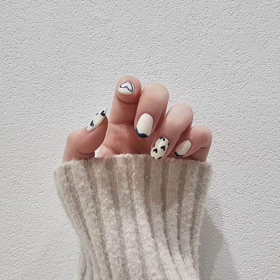 なこさんのインスタグラム写真 - (なこInstagram)「Heart Nail💅🏻♡♡⁡ ⁡・⁡ ⁡・⁡ ⁡・⁡ ⁡#ハートネイル #nail」10月27日 17時28分 - nemuiiiiiii45