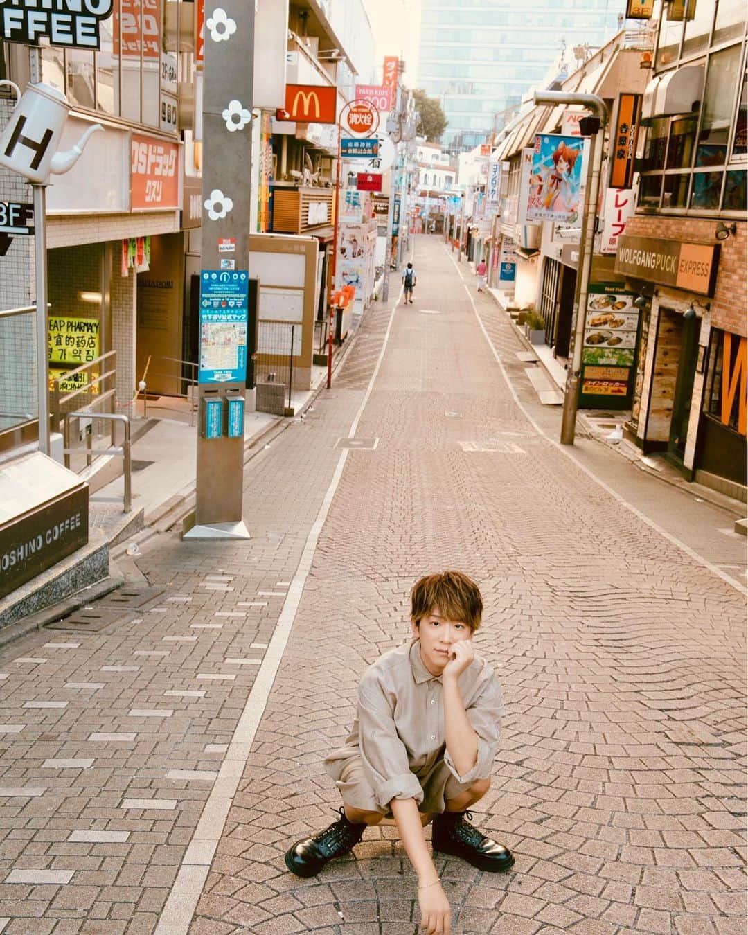 小山慶一郎さんのインスタグラム写真 - (小山慶一郎Instagram)「⁡ Memories of street snaps in Harajuku 📷 ⁡ Photographer / @kanbepouty Stylist / @kazuyamishima.tatanca ⁡ #japan #tokyo #culture #harajuku」10月27日 17時33分 - keiichiro.koyama