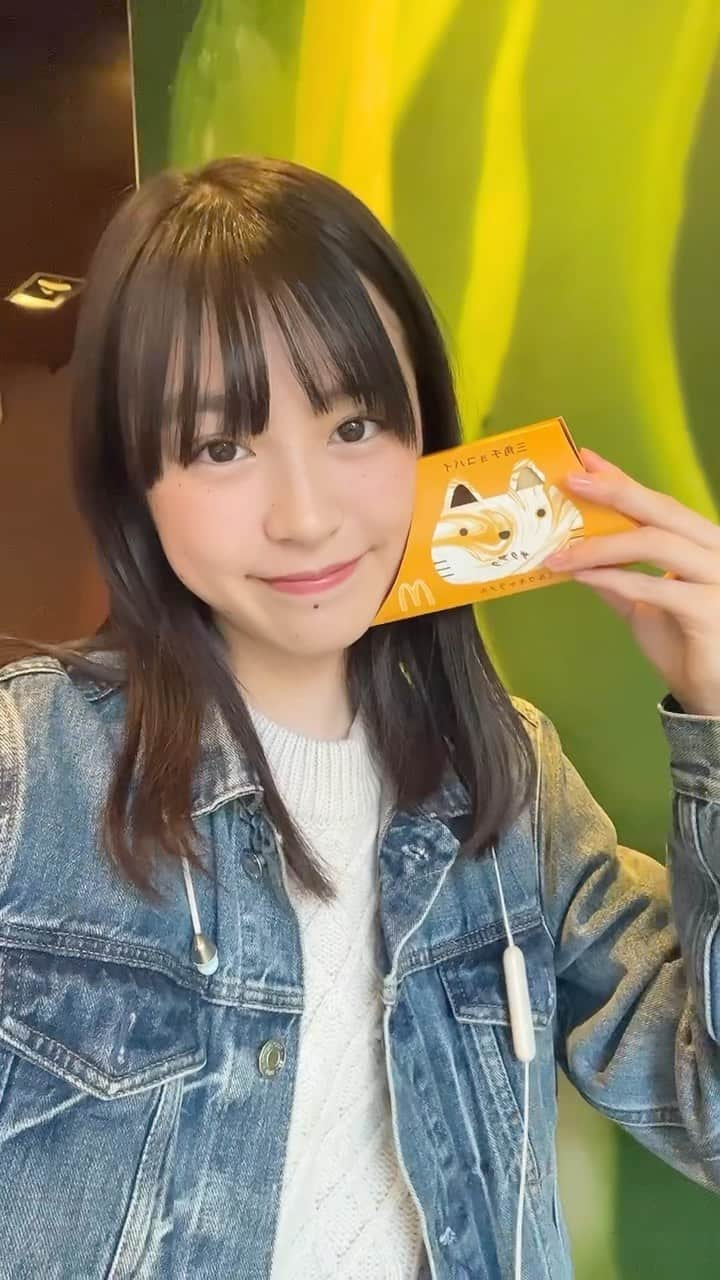 武上陽奈のインスタグラム：「今年も食べちゃいました〜🍫🧡  美味しすぎて感動〜🥲✨️  また食べちゃおー！  #三角チョコパイ#マック#マクドナルド#去年#も#動画#up#してます！#覚えてますか！#美味しい！#秋#幸せ#笑顔#smile#渋谷#東京#Shibuya#Tokyo#Japan#JapaneseGirl#16歳#16yearsold#スターダストプロモーション#スターダスト#JK#FJK#女子高生#武上陽奈」