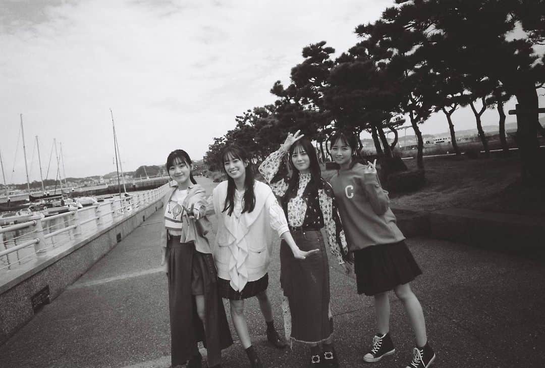 金村美玖さんのインスタグラム写真 - (金村美玖Instagram)「️ ️️ ️ ️ ️️ ️ 本日B.L.T.12月号発売です！  江ノ島女子旅。 時間がゆっくり流れていました。 インタビューもたくさん。  みくふぉとは珍しくモノクロで。 是非チェックして下さい♨  #日向坂46 #江の島 #みくふぉと #filmphotography」10月27日 17時40分 - miku_osushi