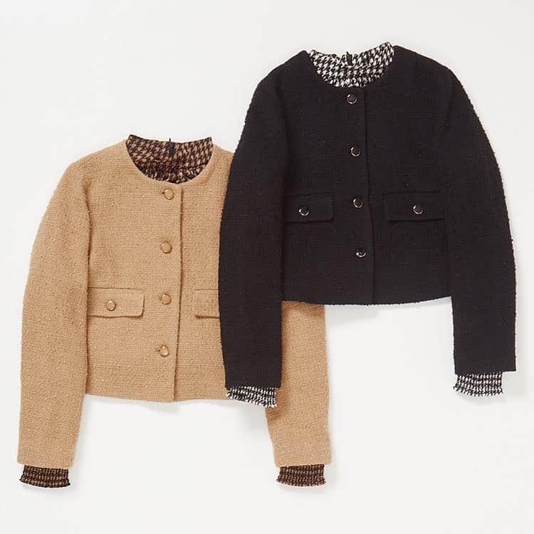 のインスタグラム：「"Camel × Black"  今季おすすめのキャメル×ブラック🍂  本格的なアウターの前に何か羽織が欲しい、そんな今の時期にぴったりのおすすめジャケットをご紹介。  大人気の千鳥ツイードプリントとの合わせで、より秋らしい印象に✨  パンツでもスカートでも、 合わせるボトムスを選ばないシルエットで、着回し力も抜群です。  TIARAの店舗・オンラインストアにてぜひご覧くださいませ。  @melrosestore_official」