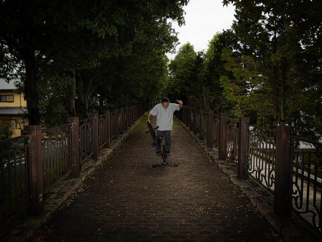 宇野陽介さんのインスタグラム写真 - (宇野陽介Instagram)「BMX FLATLANDは、どこでも楽しめる ストリートカルチャーです。 BMX 1台あれば、どこでも！ しかし、偽物のBMXも多いのは事実、、、  先ずは、間違い無く最初の1台は #aresbikes の APLUS COMPLETE  BIKEがオススメです。  BMX GETしたら、写真や映像残しましょう！ photo by @sk131043   #bmx #flatland #street #streetculture  #music #hiphop #freestyle  #自由」10月27日 17時48分 - yorkuno