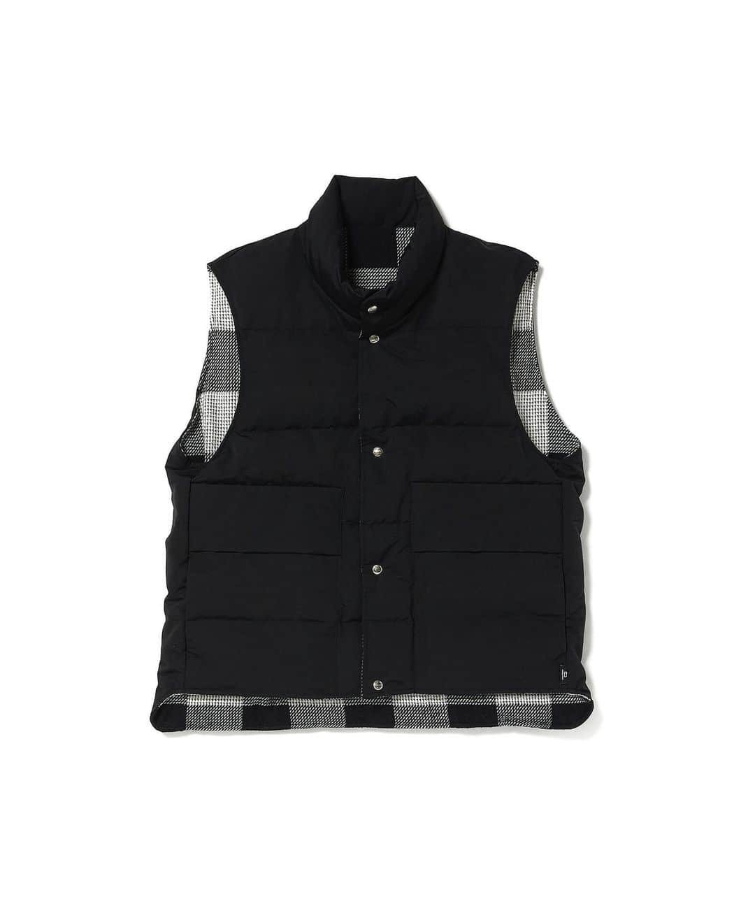 UNITED ARROWS & SONSのインスタグラム：「【Info】 ＜N.HOOLYWOOD COMPILE＞× ＜WOOLRICH＞REVERSIBLE VESTが10月28日(土)に発売となります。  70〜80年代に製作されたウールリッチの定番ベストをベースに、モダンなオーバーサイズシルエットとリバーシブル仕様にアップデートしたベストとなっています。  REVERSIBLE VEST ¥93,500-  ■取り扱い店舗：ユナイテッドアローズ&サンズ ※オンラインストアでは後日発売となります。  #unitedarrowsandsons  #unitedarrows」