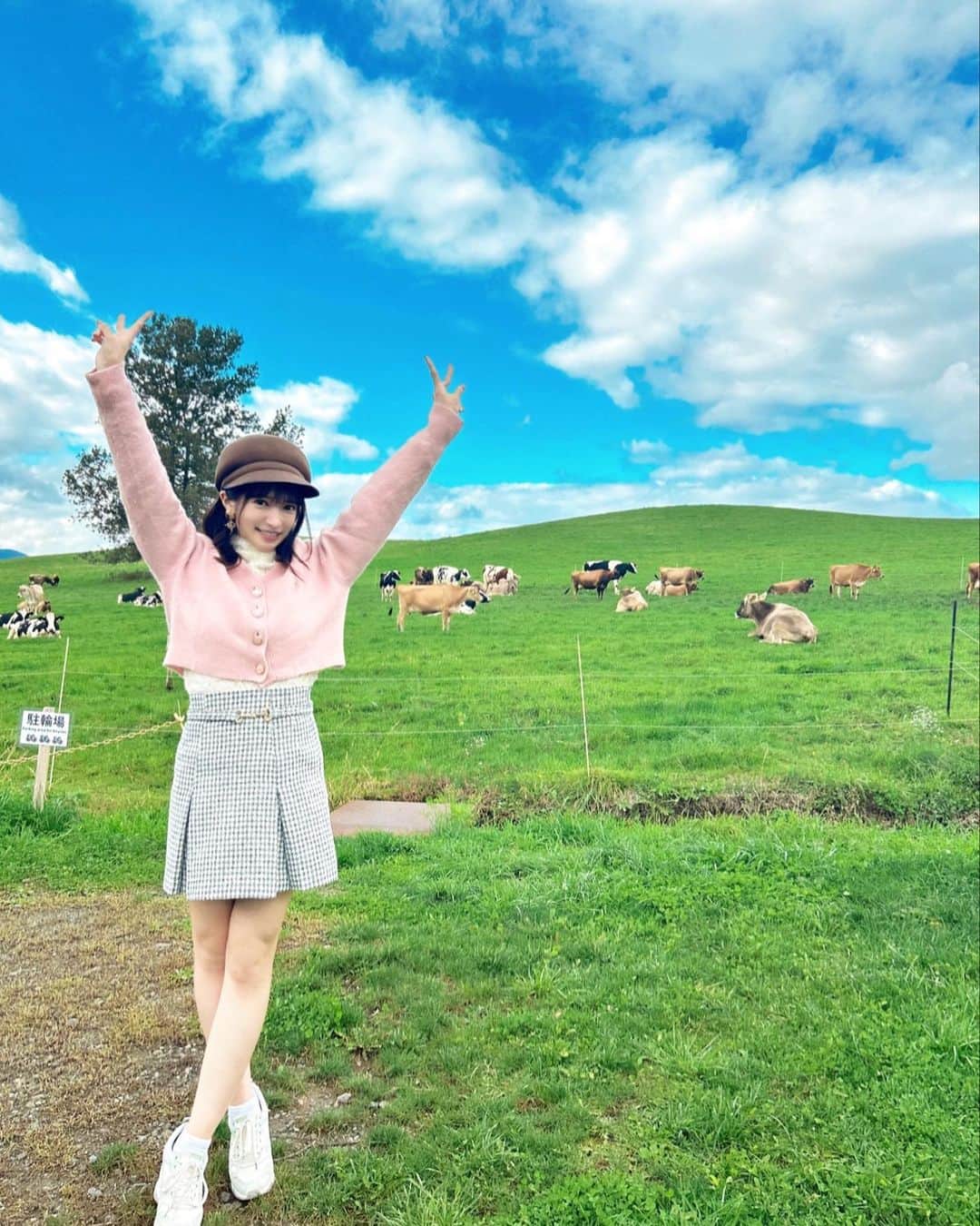 渚志帆さんのインスタグラム写真 - (渚志帆Instagram)「花は広大だし、池は綺麗だし 牛には癒されるし幸せという言葉以外が見つかりませんでした  ハッピーミラクルヘブンワールド🌟🌟🌟」10月27日 20時00分 - totsuka_ruu