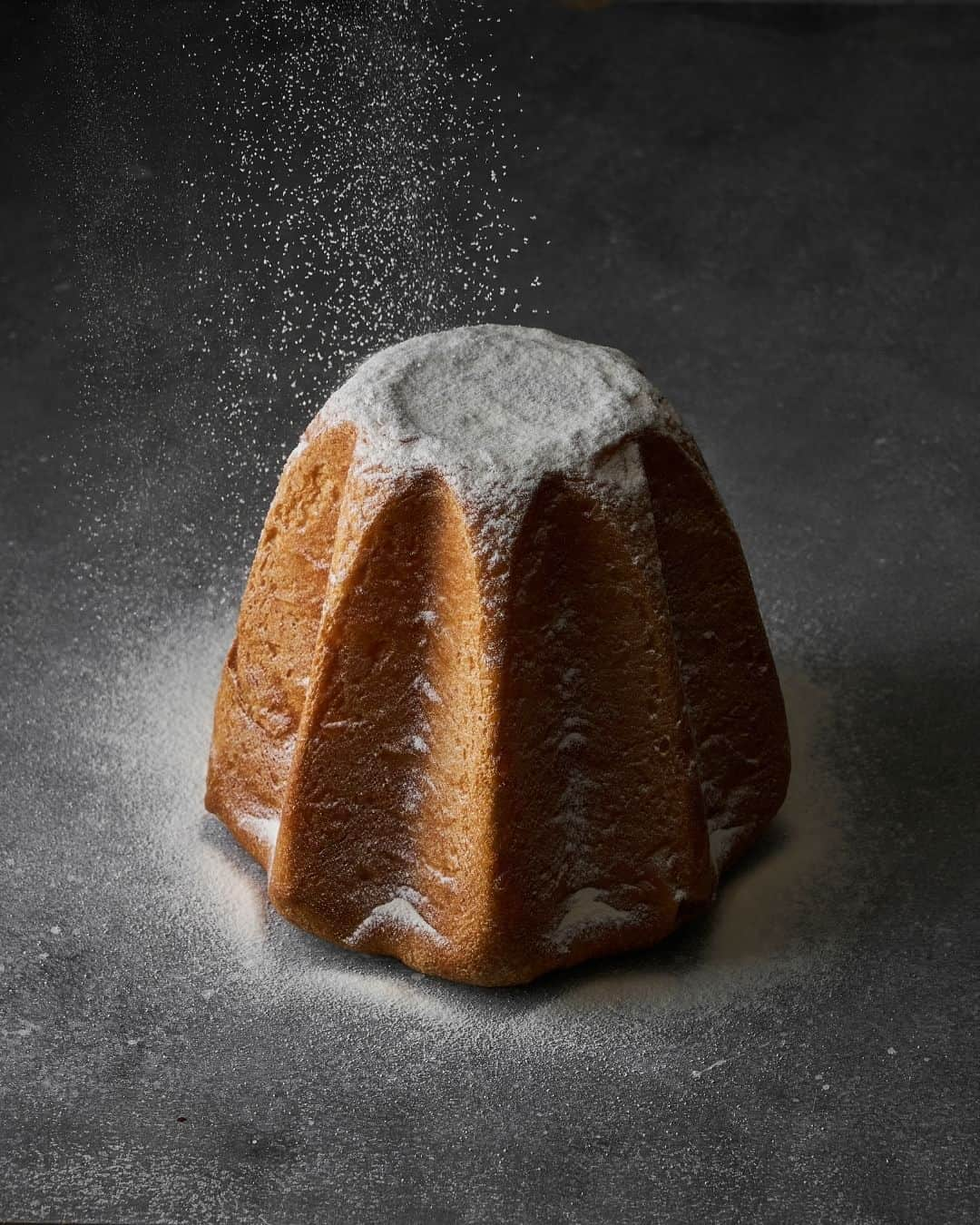 Mandarin Oriental, Tokyoさんのインスタグラム写真 - (Mandarin Oriental, TokyoInstagram)「Feast on something heartwarming this Festive Season, with a collection crafted by our Head Baker, Tomohiko Nakamura.   Enjoy the wide array of seasonal cakes and sweets, ranging from classics like 'Stollen' and 'Panettone' and the 'Kouglof', made with Italian marron glacé kneaded into the dough, drizzled with maple syrup and covered in chocolate.  Not forgetting the 'Polvorón' that features Mandarin Oriental's Fan logo, guests can add a cute touch to the lineup of sweets, as well as enjoy the traditional Italian confectionery, 'Ricciarelli'.  All these delightful treats are available to share with friends and family or to spoil yourself with. These delectable items will be on offer starting from 1 November at 'the Mandarin Oriental Gourmet Shop.'  ヘッドベーカー中村友彦が手掛けるフェスティブコレクションで、心温まるフェスティブシーズンをお迎えください。  「シュトーレン」や「パネットーネ」などの定番アイテムから、イタリア産マロングラッセを生地に練り込み、メープルシロップをかけ、チョコレートでコーティングした「クグロフ」など、フェスティブシーズンにぴったりのケーキやスイーツの数々をお楽しみください。 さらにマンダリン オリエンタルのファンロゴをあしらった「ポルボロン」や、イタリアの伝統菓子「リッチャレッリ」など、可愛らしいアイテムもご用意しています。大切なご友人やご家族とご一緒にお楽しみいただくことはもちろん、ご自身へのご褒美としても最適です。  フェスティブシーズンのベーカリーアイテムの数々は、11月１日（水）より「マンダリン オリエンタル グルメショップ」にてご用意いたします。 … Mandarin Oriental, Tokyo @mo_tokyo #MandarinOrientalTokyo #MOtokyo #ImAFan #MandarinOriental #Nihonbashi　#christmascake #festiveseason  #マンダリンオリエンタル #マンダリンオリエンタル東京 #東京ホテル #日本橋 #日本橋ホテル #クリスマスケーキ #フェスティブシーズン」10月27日 18時00分 - mo_tokyo