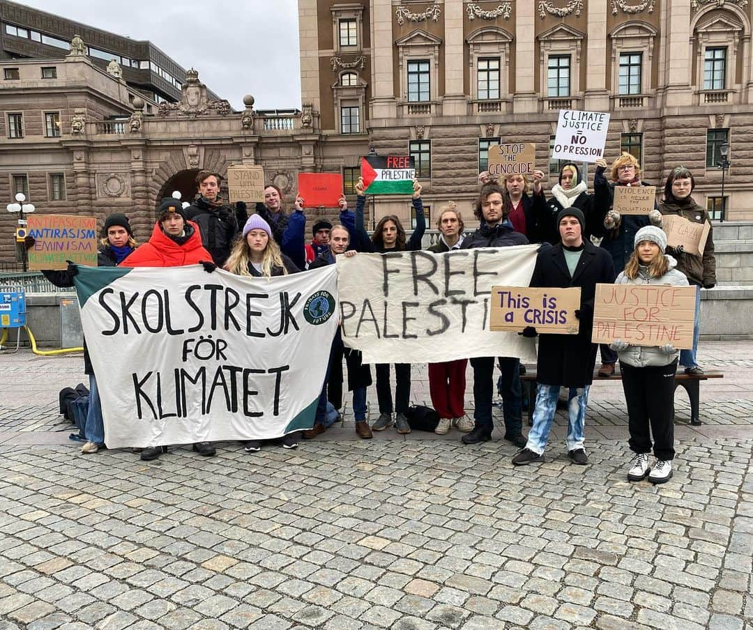 グレタ・トゥーンベリさんのインスタグラム写真 - (グレタ・トゥーンベリInstagram)「Week 271. #FridaysForFuture #ClimateStrike #StandWithPalestine #StandWithGaza」10月27日 17時56分 - gretathunberg