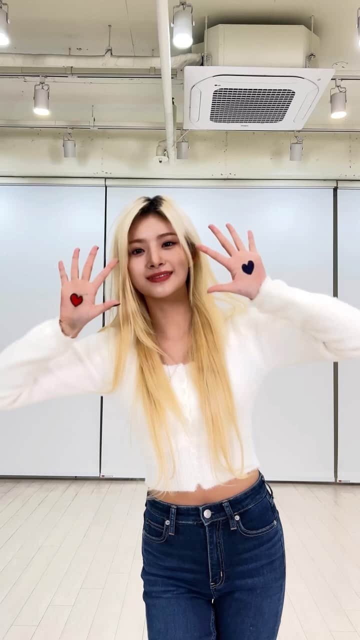 EVERGLOWのインスタグラム：「2023 EVERGLOW US TOUR [ALL MY GIRLS] Dance Replay #Pirate #EVERGLOW #에버글로우 #이런 #YIREN #ALL_MY_GIRLS_IN_US  ⬇⬇⬇  Tickets : bit.ly/3E2Zevw Meet & Greet : mmt.fans/bnuY」