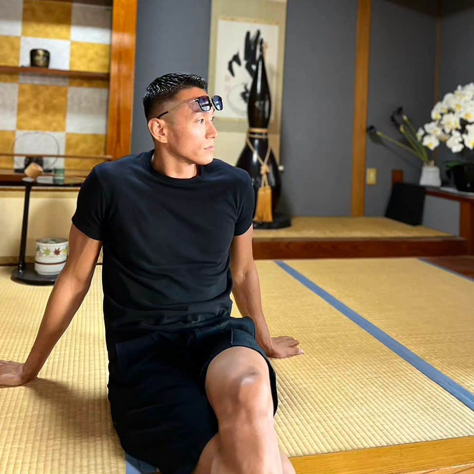 黒石高大のインスタグラム：「昨日抜糸したー 日々ケガばっか 毎日壊し合いしてるから しょーがないんだけど 気を付けよー  11月も今月同様、パチスロの取材で静岡県に行くので、是非遊びに来て下さい  ■11/3（祝）静岡県静岡市駿河区の大型店 9時〜15時頃まで  ■11/5（日）静岡県富士市のお店 9時〜15時頃まで  押忍待ってます」