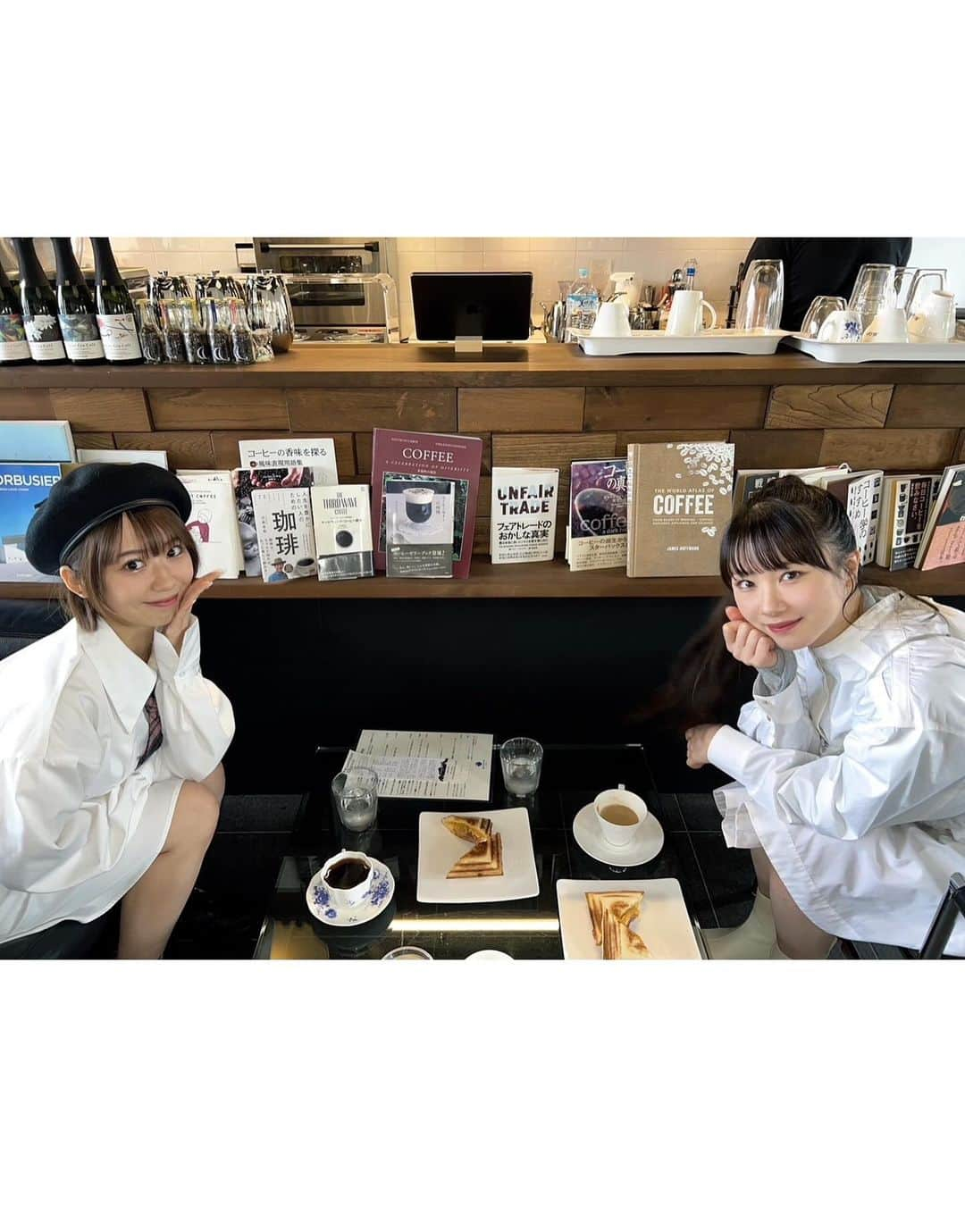 石田亜佑美さんのインスタグラム写真 - (石田亜佑美Instagram)「𓂃☕️⋆͛*ﾟ     #全国同時お見送り会 盛岡で出会った素敵な空間🤎   @micafeto.morioka    岩手朝日テレビ「Go!Go!いわて」に、 生出演したあと伺ったら、 「出演してたモーニング娘。の……」と、 店主さんが番組を見てくださってたみたいで、 お声掛け頂きました🙈✨️   コーヒーの色々な話を聞かせてくださり、 すっっごく温かい空間でした     #456枚目は声掛けられた瞬間 笑 #micafeto #盛岡 #岩手 #ミカフェート  #cafe #☕️  #モーニング娘23 #morningmusume23 #石田亜佑美」10月27日 18時08分 - ayumi_ishida.official