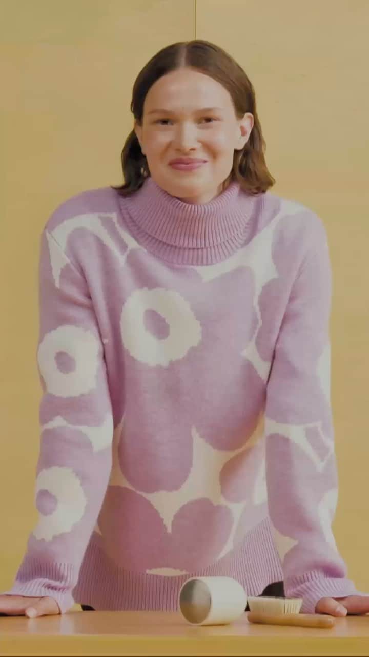 マリメッコのインスタグラム：「The cozy knit season is upon us. Pilling may occur on natural fiber products with a soft surface. A bit annoying, we know. But with the right tools, keeping your knitted pieces in impeccable condition is easier than ever.​  Recently launched in our selection, the Pilo 2 fabric shaver by Steamery is perfect for removing pilling from your smooth-surfaced textile items. Just whirr it away!​  Explore care tips and tools in our care guide at marimekko.com. Link in bio. #marimekko」