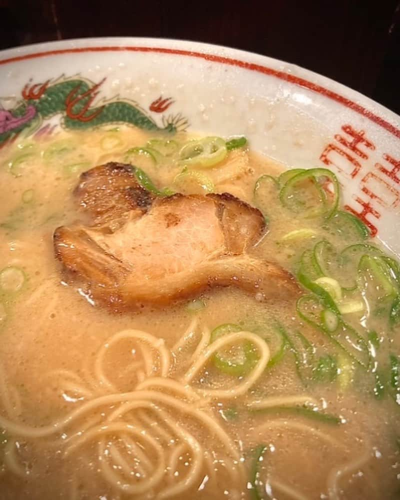 仁科貴さんのインスタグラム写真 - (仁科貴Instagram)「大阪で、めっちゃめちゃひさびさに食べた花京のラーメン🍜✨ "こってり背脂中華そば"。食べた後…「やっぱりこれですわ！」と叫びたくなったw 京橋で開業し、6年前に大正に移転。そして今はこの天六が本店となる。大阪で一番好きなラーメンかもな…。https://kyobashi.keizai.biz/headline/1521/  #中華そば花京天六本店 #中華そば花京 #中華そば #花京 #こってり背脂 #ラーメン #麺スタグラム」10月27日 18時10分 - takashi_nishina