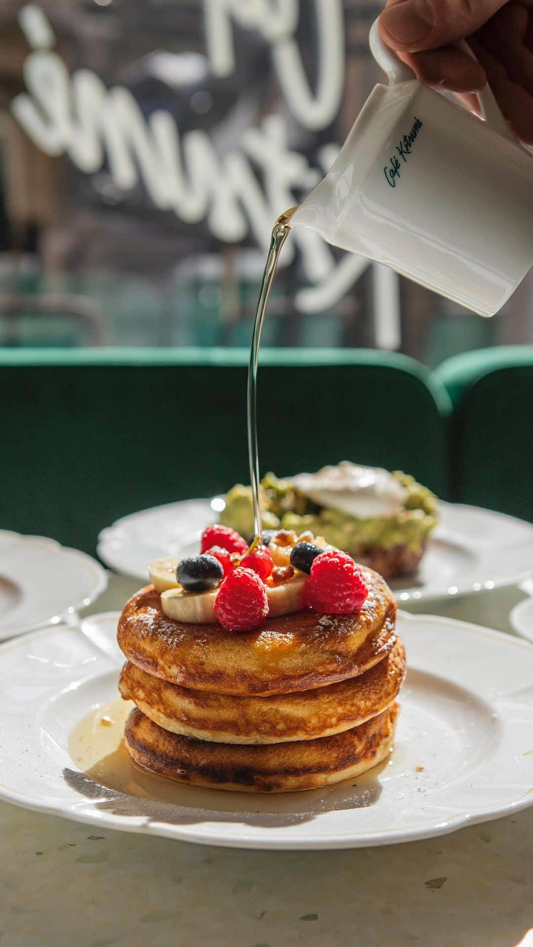 Café Kitsuné Parisのインスタグラム：「Experience our irresistible brunch with our signature pancakes 🥞✨ - 👉 Café Kitsuné Louvre 2 place André Malraux, 75001 Paris Monday-Sunday: 8:00am-6:30pm」