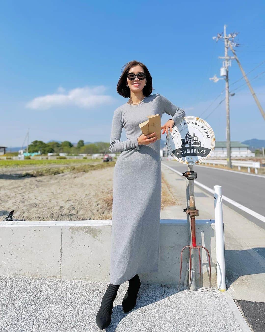 川人未帆のインスタグラム：「・ 毎日さつまいもを食してる私。 徳島の友達から焼き芋屋さんオープンするらしい、 と聞いて調べて行ってきた🍠❣️ さつまいも農家さんの焼き芋屋さん🍠　@imoyayamaki  何種類かある中から里浦ゴールドというものを。ランチ前だったので小ぶりのものにしてもらいました🥰 ほどよいねっとり感と熟成させた甘みがたまらぬ🤤 冷やし芋トッピングできるソフトクリームもあるみたいなので、また行きたい❤️💖❤️」