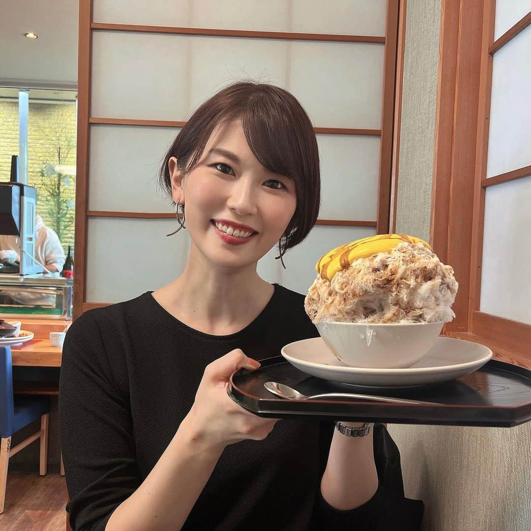 小松千絵さんのインスタグラム写真 - (小松千絵Instagram)「甘味処若義-WAKAYOSHI-に行ってきました✨ @kanmidokoro_wakayoshi   小椋さんともお会いできました🎵 @shohei_40  突然お伺いしたのに快く撮影してくださり感謝です✨  かぼちゃと黒みつのかき氷美味しかったです🎃🍧  #小椋祥平  #山梨県 #山梨 #yamanashi #甲府 #天然氷 #若義 #wakayoshi #アナウンサー #ラジオパーソナリティ #ラジオパーソナリティー #ラジオ #radio #radiko #山梨放送 #ybsラジオ #小松千絵」10月27日 18時15分 - komao_chie