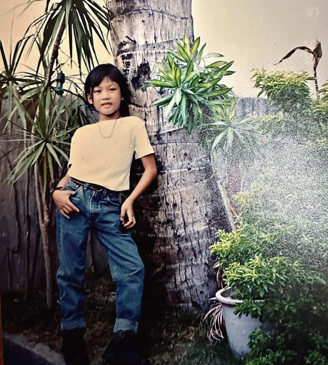 Alex Gonzagaさんのインスタグラム写真 - (Alex GonzagaInstagram)「Ootd pics circa 1998 dahil proud ako sa get up ko sa church. Talagang nagpapasalamat na wala pang tiktok at soc med noon dahil andami ko mapopost na feeling cool pero ikakahiya ko paglaki. It’s giving Jejemonsterz for lyf! 😂」10月27日 18時16分 - cathygonzaga