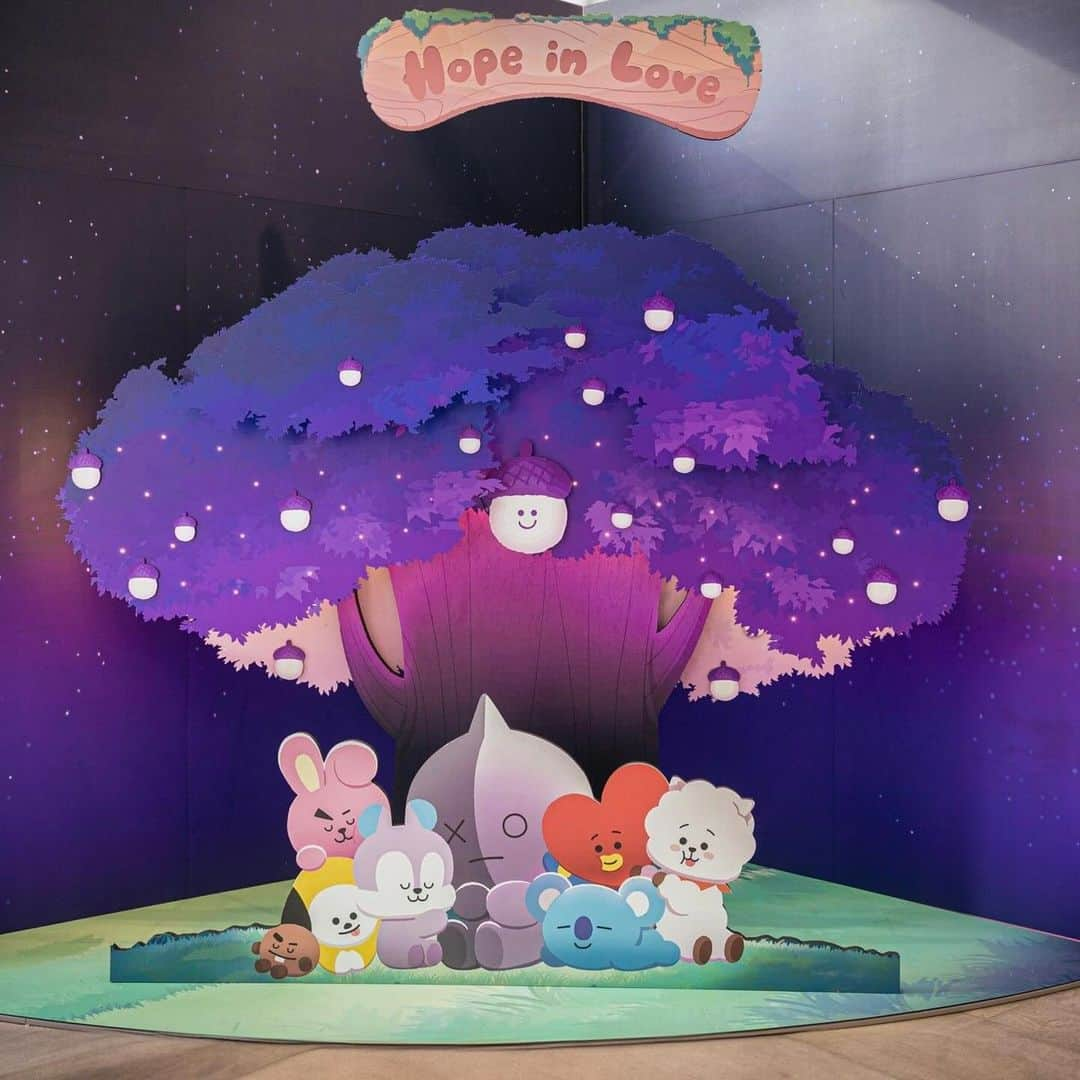 BT21 Stars of tomorrow, UNIVERSTAR!さんのインスタグラム写真 - (BT21 Stars of tomorrow, UNIVERSTAR!Instagram)「#Repost @store_linefriends  ・・・ We brought the Guardian Tree from DOTOHEE Village just for UNISTARS🌳 The mysterious acorn will make your wish come true🐿️  📍LINE FRIENDS COLLECTION 🔗 Link in our bio!  -  도토희 마을에서 라인프렌즈 홍대점으로 잠시 수호목을 옮겨왔어🌳  도토리 소원카드를 소중한 사람에게 보내면 신비로운 도토리가 희망을 이뤄줄 거야!🐿️  📍라인프렌즈 오프라인 스토어(강남/홍대/인사동/명동 영플라자 팝업) 🎁오프라인 스토어에서 HOPE IN LOVE 제품 구매 시 도토리 소원카드 증정 *결제 1건당 1장 증정(20종 랜덤), 소진 시 종료  📍라인프렌즈 온라인 스토어 🔗 프로필 링크를 확인하세요!  #BT21 #dream #hope #HopeInLove #DotoheeVillage」10月27日 18時16分 - bt21_official