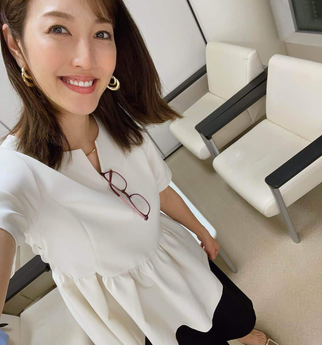 小澤陽子さんのインスタグラム写真 - (小澤陽子Instagram)「👓🌏  OAご覧いただきありがとうございました🐳🩵  ストレッチーズのこっち(福島くん)、 大学の同期なのですっ！ 一緒に帰ったりもしてたなぁ🚃活躍嬉しい！  M-1今年も２回戦突破だとか！✨ 芸人さんの世界って本当に厳しいと思うけど、 険しい道を逞しくがんばってる！すごい！がんばれぇえ！  別室共演だったけど、いつかがっつり絡む仕事できたらいいねぇ😆なんて感慨深く話しておりました🫧  #全力脱力タイムズ #DNN #ストレッチーズ #最近の脱力衣装👗 #本日の髪型と衣装🌸」10月27日 23時42分 - yoko.ozawa729