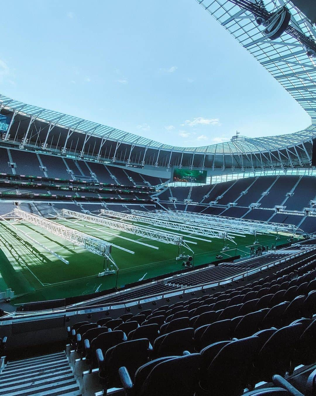 ヨアン・キャバイェさんのインスタグラム写真 - (ヨアン・キャバイェInstagram)「Cette semaine avec @uefa_official j’ai participé au séminaire 2 de la formation Elite Scouting Programme à Londres. Le thème? L’utilisation des Data, l’analyse de la performance, les stratégies de recrutement, et la planification d’effectif.  L’occasion d’avoir pu vivre l’expérience au Tottenham Hotspurs Stadium, quel stade!   J’ai pu également discuter avec d’autres stagiaires ce qui est toujours enrichissant!   Et bien évidemment il y a eu le petit tournoi de fin de séminaire!   Ce fut une semaine d’apprentissage, de partage et de passion! ⚽️ 📕 🔍」10月27日 23時51分 - yohancabaye___7