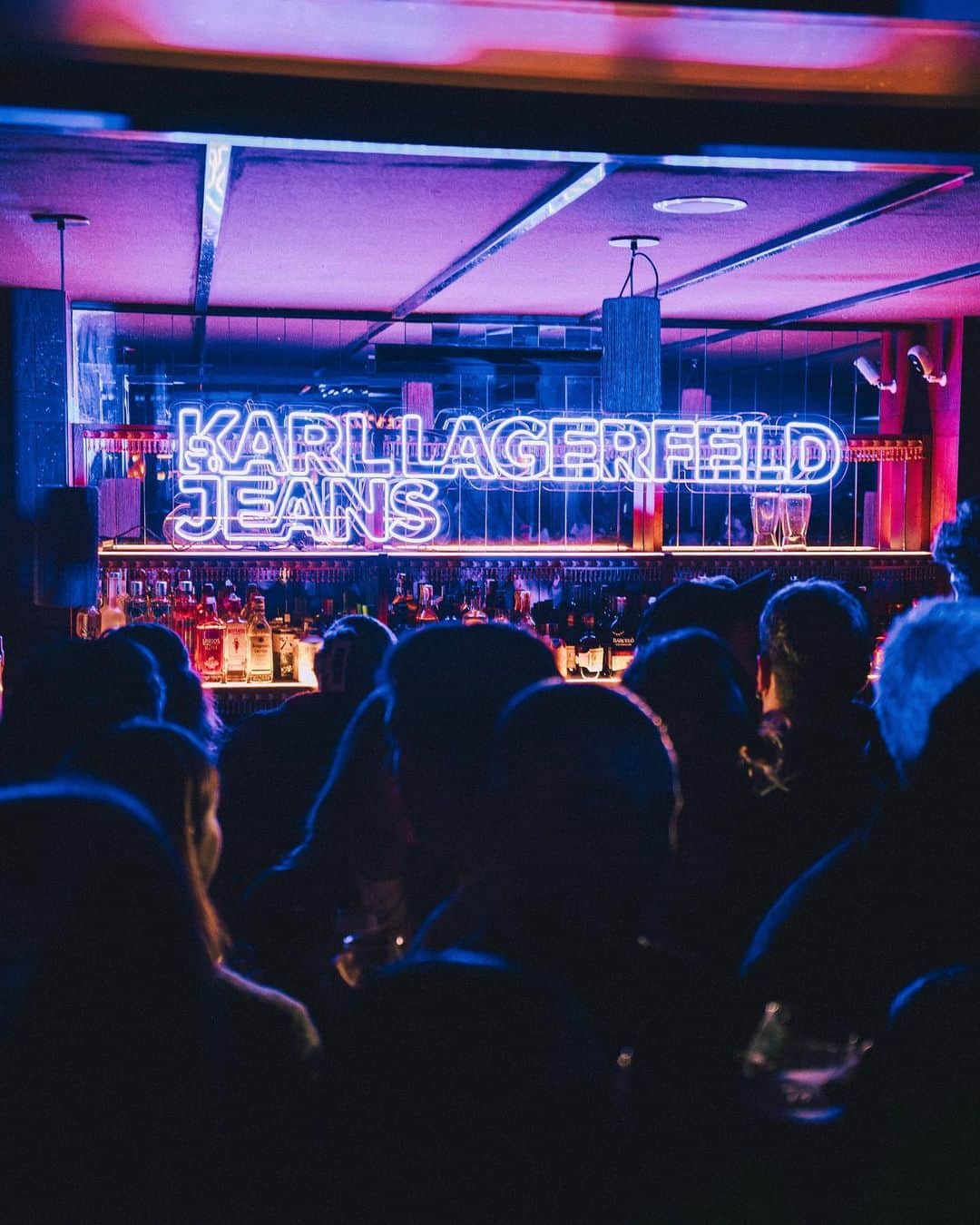 カールラガーフェルドさんのインスタグラム写真 - (カールラガーフェルドInstagram)「Que fiesta! The stunning @_martinacariddi_ co-hosted a blue jean bash to celebrate our new #KARLLAGERFELDJEANS store in Madrid.」10月27日 23時47分 - karllagerfeld
