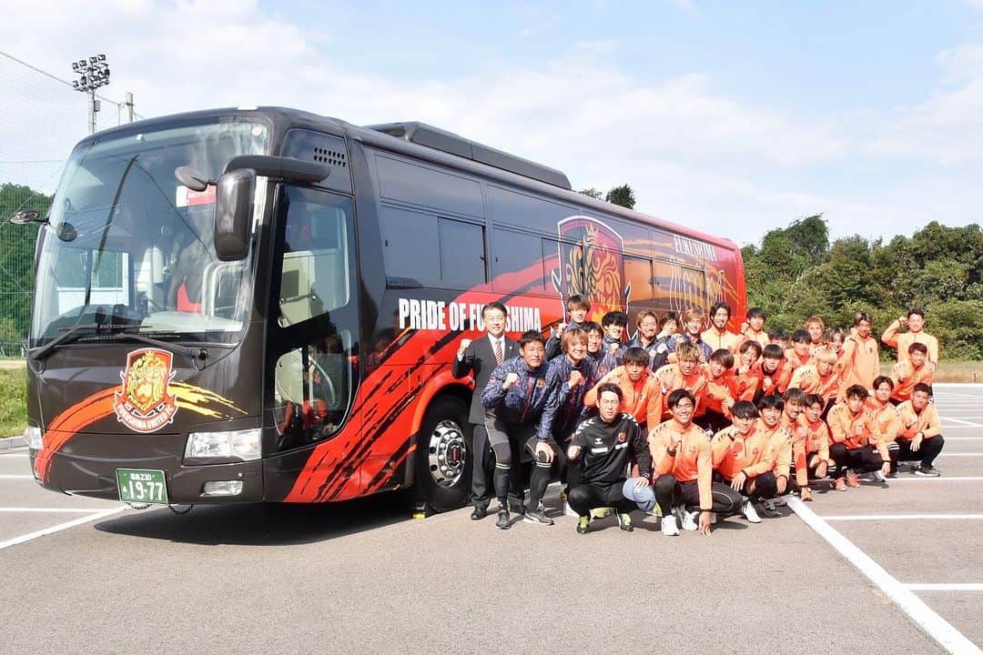福島ユナイテッドFCのインスタグラム：「ㅤㅤㅤㅤㅤㅤㅤㅤㅤㅤㅤㅤㅤ オリジナルラッピングチームバスが完成🚌🔴⚫️❤️‍🔥✨  #一心一積 #福島ユナイテッド #fufc #福島 #Jリーグ #jleague #サッカー #soccer #⚽️」