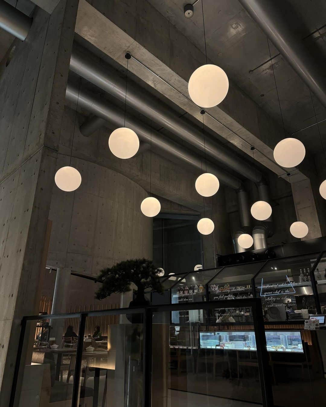 樽井みかさんのインスタグラム写真 - (樽井みかInstagram)「ここのカフェの空間好きな感じ ・ ・ ・ ・ ・ #cafe #cafetime #osakacafe  #カフェ #カフェ巡り #カフェ部 #カフェ活 #大阪カフェ」10月27日 18時20分 - miiica_home
