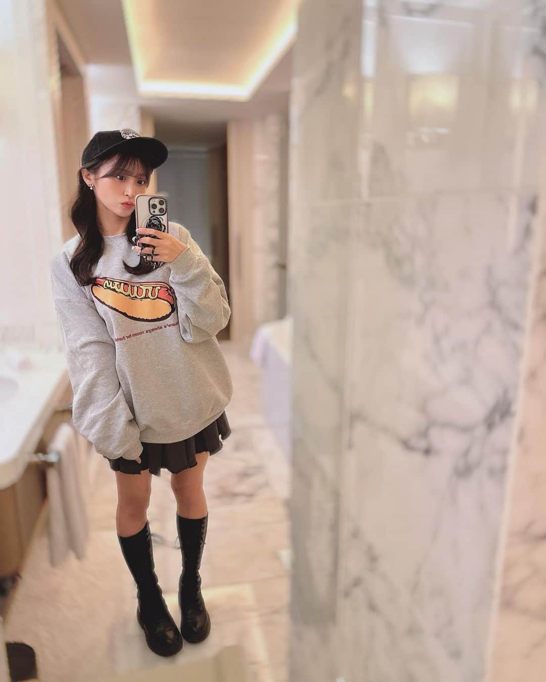 根岸愛さんのインスタグラム写真 - (根岸愛Instagram)「🌭🫶🌭 . ホットドッグちゃん🌭 きゃわいい☺️💕 . #fashion #utilityharajuku #ca4la #EVRIS  #私服 #ねぎ私服 #ねぎしふく #ホットドッグ #🌭」10月27日 18時28分 - negishiai927