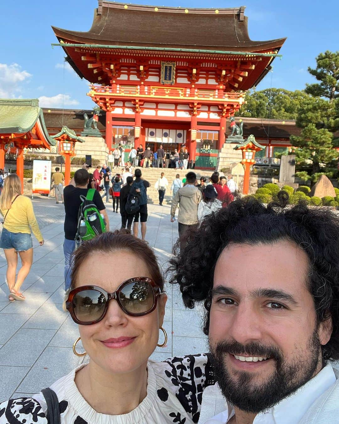 ベラミー・ヤングさんのインスタグラム写真 - (ベラミー・ヤングInstagram)「Oh, #Kyoto ! W🤩W, are you WONDERFUL! So happy to get to meet you!! #NijoCastle #HeianJingu #ChaoChaoDumplings (delicious #vegan dumplings, y'all🎉 & plenty of meaty ones too for P😄) #FushimiInari #SenbonTorii #LeClubJazz 🤓🎶🎉 & so many new friends made around town. Kyoto, you are crazy cool. Thank you for our time together. See you again very soon I hope! 💗 Hope too that everyone is having a great day! Sending each of you much love from #Japan!! 🇯🇵🥰❤️🎉」10月27日 18時28分 - bellamyyoung