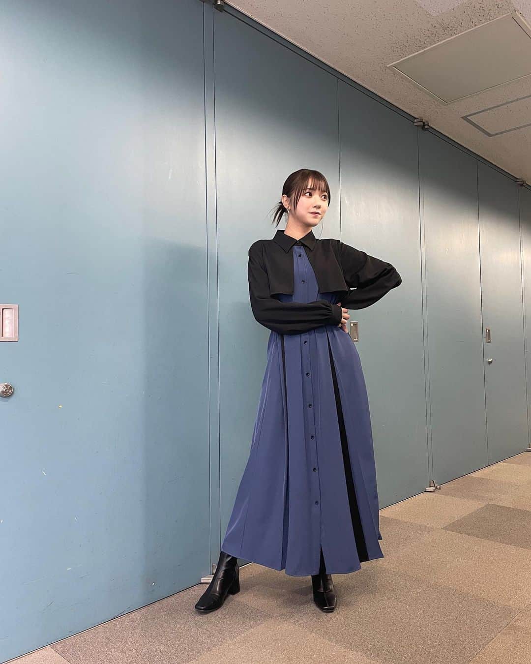 日向未来のインスタグラム：「ちょこっとダークにクールに🌚  \ スタジオ衣装 / (衣装提供)  ワンピース @hare_official  明日の#王様のブランチ   ♛週末トラベル ♛BOOKコーナー ♛買い物の達人 明日もスタジオにいます☺️  9時30分からぜひ見てね~!!」