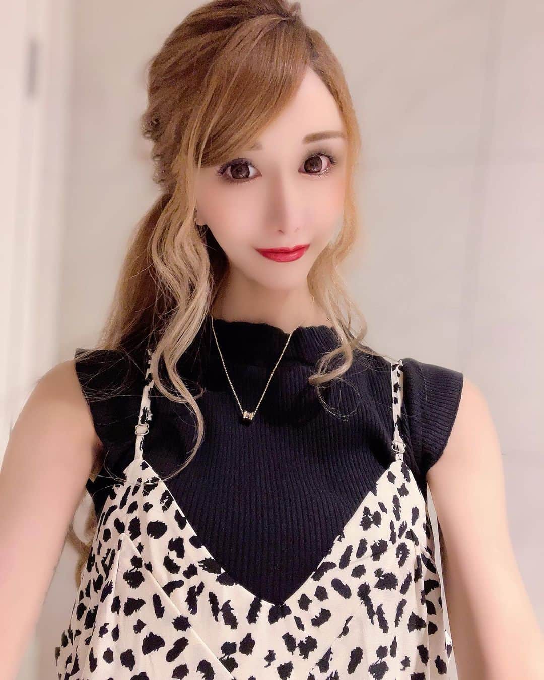 黒咲アンナのインスタグラム：「. . . . ‪🦓🩷🩷🩷 . . . . . #黒咲アンナ #名古屋 #nagoya #錦3 #錦３丁目 #歌舞伎町 #六本木 #キャバ嬢 #キャバクラ #キャバクラ嬢 . . . .」