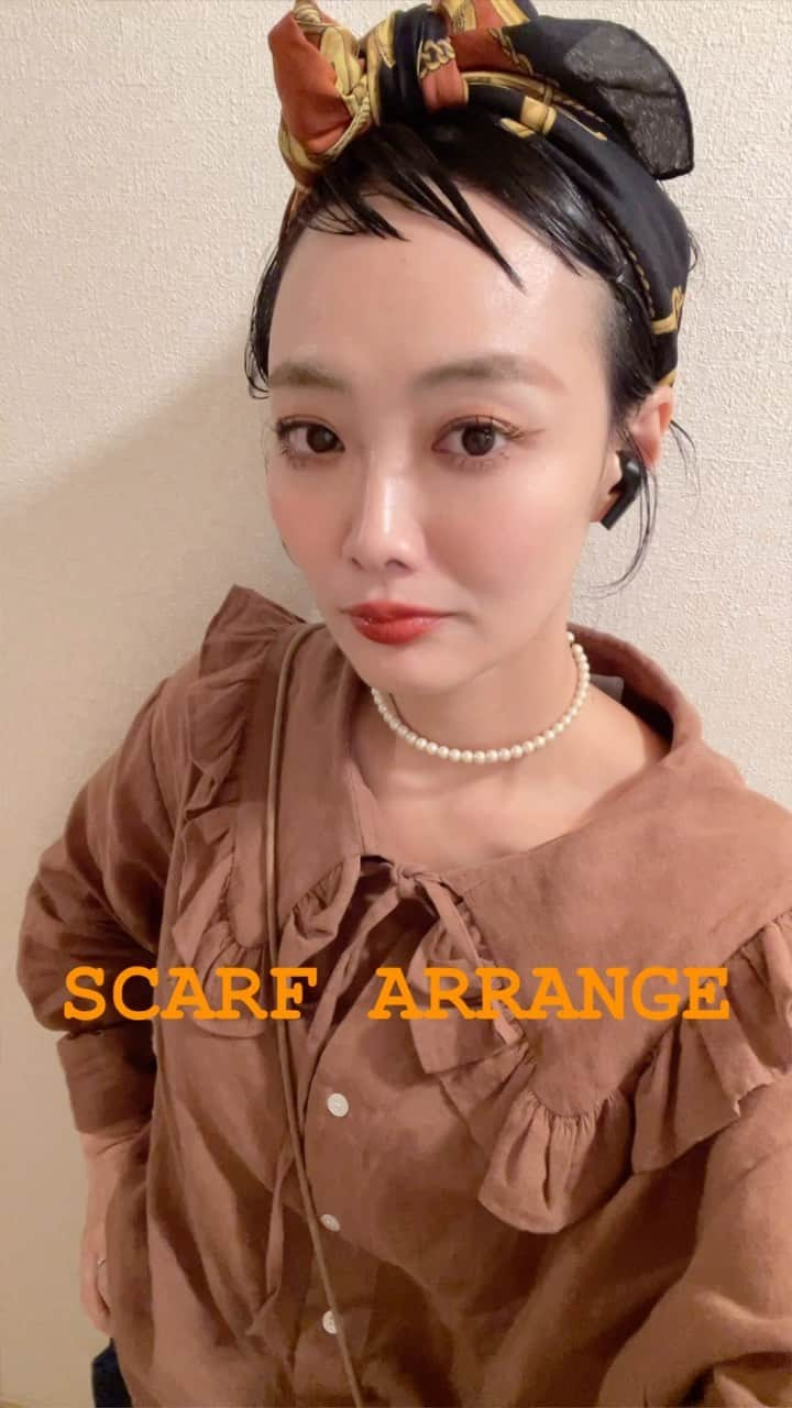 田中真奈美のインスタグラム：「今日はオダンゴにスカーフ巻いてました🧡 . 暗髪のヘアアレンジも興味ありますか？？ いろいろやってみようかな🤭🎵 . . . #福岡ママ #福岡美容室 #天神美容室 #大名美容室 #ヘアアレンジ #暗髪」