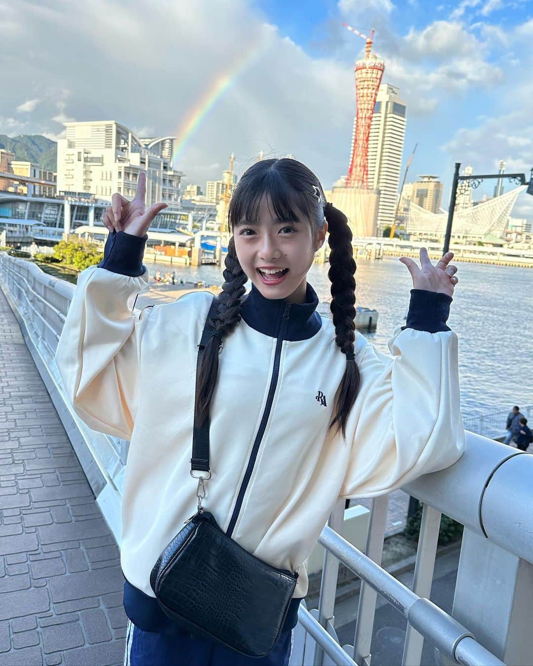 豊川亜咲さんのインスタグラム写真 - (豊川亜咲Instagram)「🌈 . 虹❤️💗💛💚💙💜🤍  #虹 #🌈 #レピピ #レピピアルマリオ」10月27日 18時44分 - a_chan_1o3o