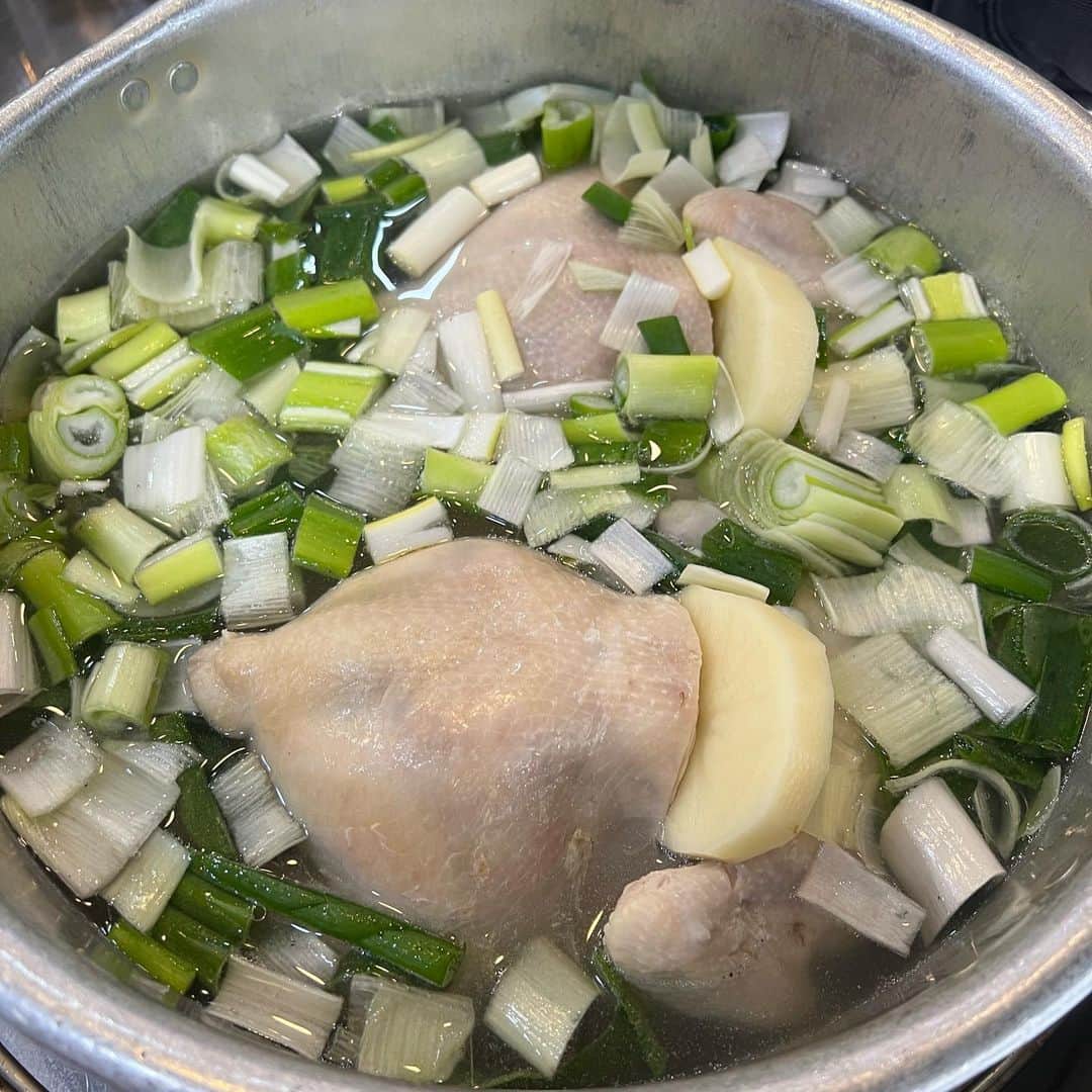 とうあさんのインスタグラム写真 - (とうあInstagram)「🇰🇷💕 一生同じもの食べ続けないといけなかったら何食べる？ っていう質問の答えがタッカンマリになりした🍲🐔」10月27日 18時38分 - ___2toua2___