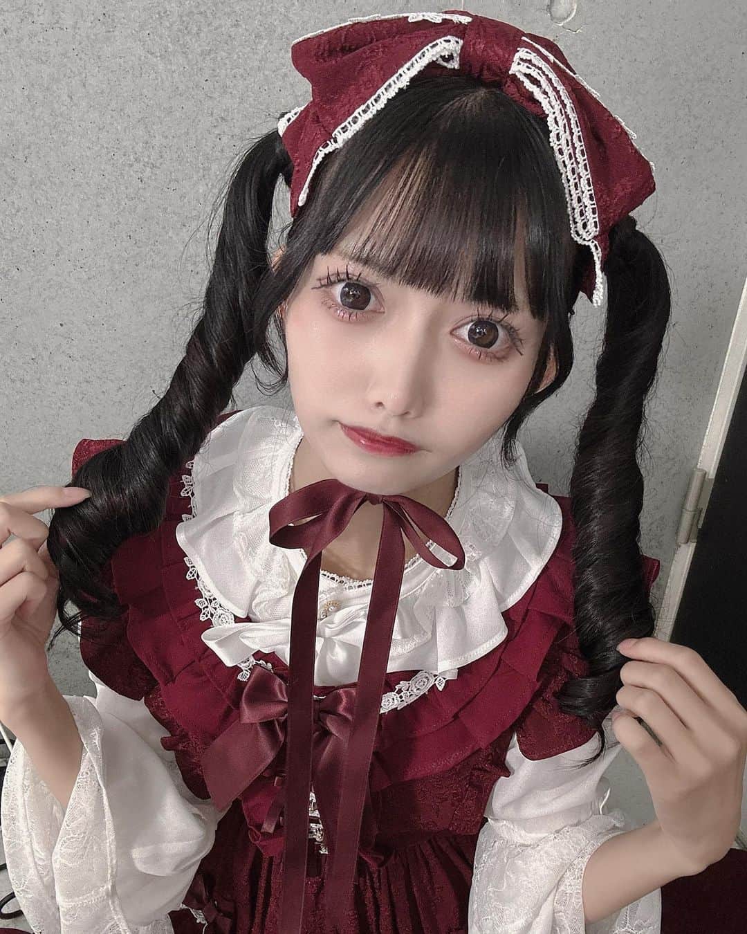 れものインスタグラム：「. . ツインテール巻いてもらったんだけどこの巻き方かわいい ♡！ . . . . . . . . . #量産型  #病みかわいい #地雷女 #量産型コーデ #量産型女子 #地雷 #量産型ヲタク #selfie #セルカ #selca  #自撮り女子 #自撮り界隈 #yamikawaii #ゴスロリ #좋아요 #셀카 #셀피 #메이크업 #팔로우 #meido #카페 #셀스타그램 #gothiclolita #ロリィタ #goth #ジラジョ #甘ロリ #ロリィタファッション #黒ロリ」