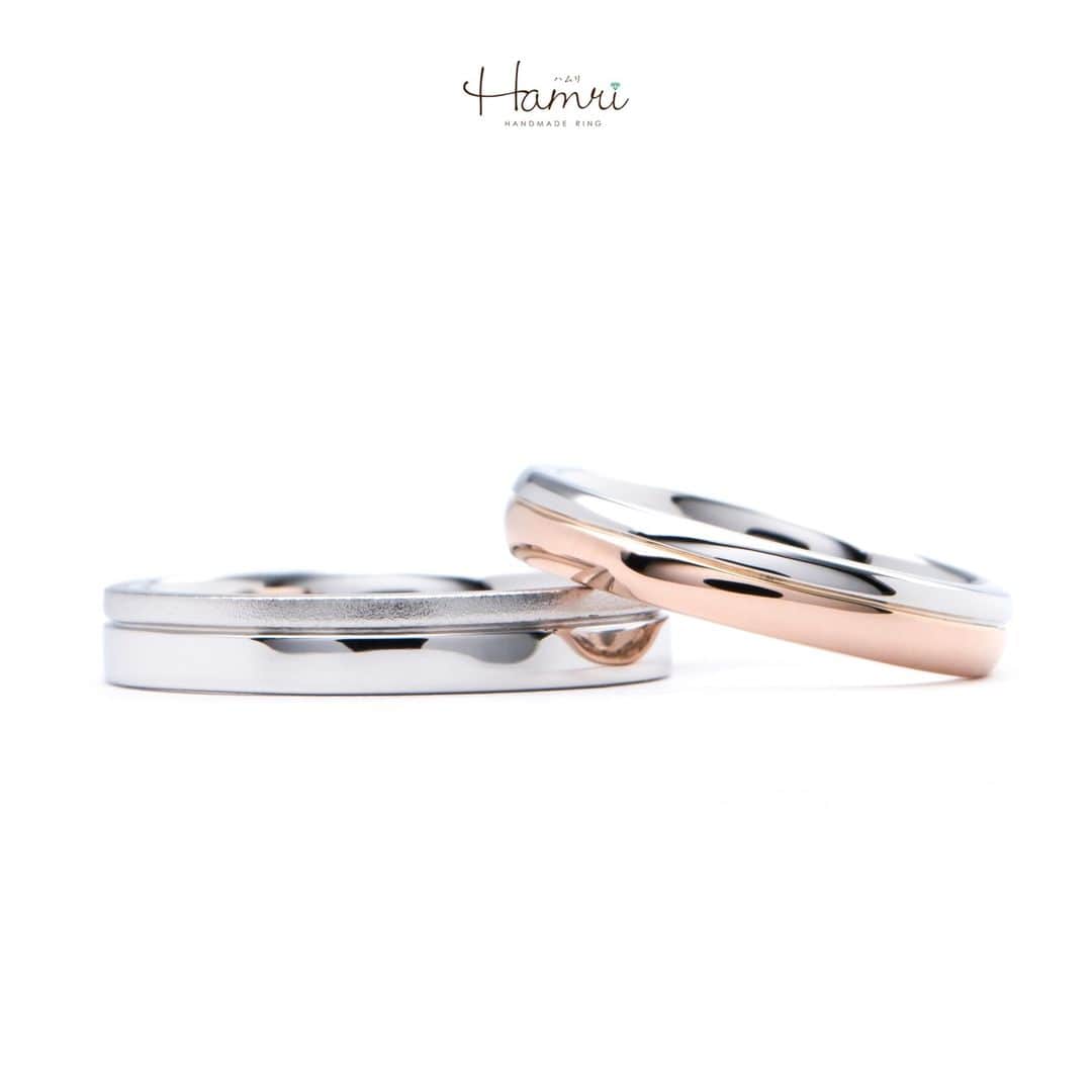 結婚指輪・婚約指輪『Hamri(ハムリ)』さんのインスタグラム写真 - (結婚指輪・婚約指輪『Hamri(ハムリ)』Instagram)「【シンプルおしゃれな指輪をご紹介です】  どんな形にするか、素材はどうするか、加工がどう見えるかなど  繊細な部分まで納得がいくまで相談いただき作成いただきました！  ご新郎様は平たいフォルムのストレートに一部ホーニング加工を施しております。  側面もホーニング加工になっていることもこだわりです。  ご新婦様は丸いフォルムにこだわりのバランスで溝を入れていただき  プラチナとローズゴールドのコンビネーションになっております。  フォルムは異なりますが、とてもペア感が出ております！  後からマット加工を加えたり、ずっと指輪のデザインを楽しんでいただけるようにもなっております！  ご結婚おめでとうございます！  💓ふたりらしい指輪と想い出を💓 @hamri_omotesando ==========================  ♦︎♢作成中の写真や動画を撮影、全データプレゼント♢♦︎  DMやLINEでのご相談お待ちしております♥ ⇒@hamri_omotesando  ❁・❁・❁・❁・❁・❁・❁・❁・❁・❁・❁  ＊セットリング5%OFF＊  @hamri_omotesando  Hamri「ハムリ」  〒150-0001 東京都渋谷区神宮前5-11-11 2F  tel 0120-121-175 hp https://hamri.jp/  open 11:00〜19:00 close 火/水　祝日営業  ❁・❁・❁・❁・❁・❁・❁・❁・❁・❁・❁  #手作り結婚指輪 #手作り婚約指輪 #結婚指輪#マリッジリング #エンゲージリング #プレ花嫁 #Hamri #Hamri表参道 #オーダーメイドリング #鋳造 #ブライダルリング #ペアリング #鎚目リング #プラチナリング #ピンクゴールド #シャンパンゴールド #ゴールドリング #コンビネーションリング #2023wedding #2023春婚 #2023夏婚 #プレ花嫁準備 #プレ花嫁と繋がりたい #結婚指輪探し #結婚指輪選び #結婚準備  《Hamri検索タグ》  #hamriデザイン #hamri指輪作り #hamri花嫁」10月27日 18時52分 - hamri_omotesando