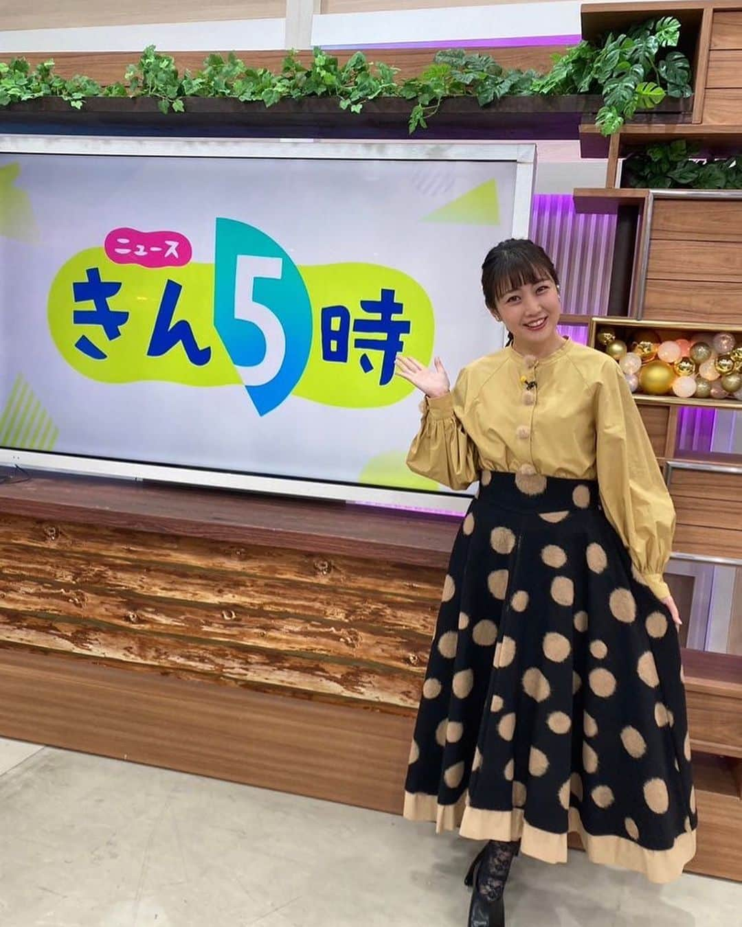 高橋沙織のインスタグラム：「NHK「きん5時」ありがとうございました！！ 仕切る場面もあって緊張したけど、アンミカさんも高瀬アナも塩見さんもみんなすごく優しくて、最高に楽しかったです！！ 衣装やメイクもしてもらえて、あほすきや笑百科でお世話になったスタッフさんとも再会できたり。 なんかもう...幸せ！！ また出られますように^ ^  #きん5時 #NHK #アンミカ さん #高瀬アナ #塩見キャスター #アルミカンさおりん」