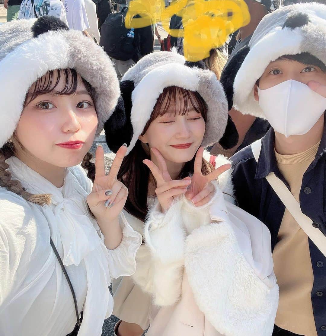 あかちゃすさんのインスタグラム写真 - (あかちゃすInstagram)「沢山写真撮ってくれたけん、 いつもと雰囲気違うがも載せてみる🐰🤍  歯並び良くないが最近のコンプレックスで、 基本笑うた写真投稿することないがやけど、 せっかく楽しくて笑いまくったけん載せてみた（''ˊᗜˋ''）🐻‍🍮🍅❌🍎  最後の動画はみなみんが撮ってくれよるがをそば湯さんが撮ってくれよった(笑)  2人ともありがとうﾀﾁ(ง ˙˘˙ )วﾀﾁ  #あざとお洋服#あざとコーデ #あざと服 #ロングブーツ #ロングブーツコーデ#冬服#冬服コーデ#秋服#秋服コーデ#ニットワンピ#ニットワンピース #ニットワンピースコーデ #ユニバ#ユニバコーデ #ユニバーサルスタジオジャパン #ユニバハロウィン」10月27日 18時48分 - chas._.22