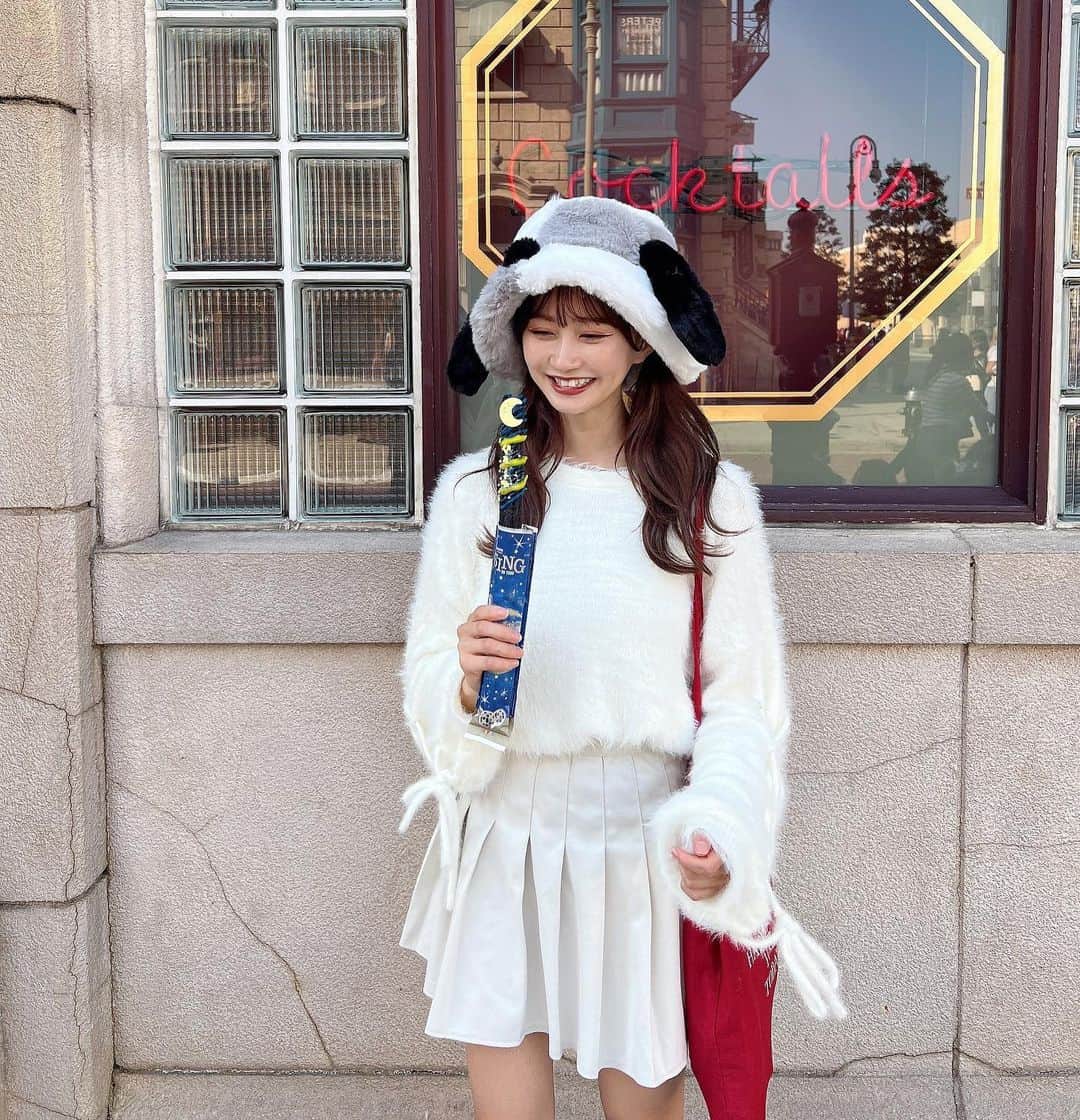 あかちゃすさんのインスタグラム写真 - (あかちゃすInstagram)「沢山写真撮ってくれたけん、 いつもと雰囲気違うがも載せてみる🐰🤍  歯並び良くないが最近のコンプレックスで、 基本笑うた写真投稿することないがやけど、 せっかく楽しくて笑いまくったけん載せてみた（''ˊᗜˋ''）🐻‍🍮🍅❌🍎  最後の動画はみなみんが撮ってくれよるがをそば湯さんが撮ってくれよった(笑)  2人ともありがとうﾀﾁ(ง ˙˘˙ )วﾀﾁ  #あざとお洋服#あざとコーデ #あざと服 #ロングブーツ #ロングブーツコーデ#冬服#冬服コーデ#秋服#秋服コーデ#ニットワンピ#ニットワンピース #ニットワンピースコーデ #ユニバ#ユニバコーデ #ユニバーサルスタジオジャパン #ユニバハロウィン」10月27日 18時48分 - chas._.22
