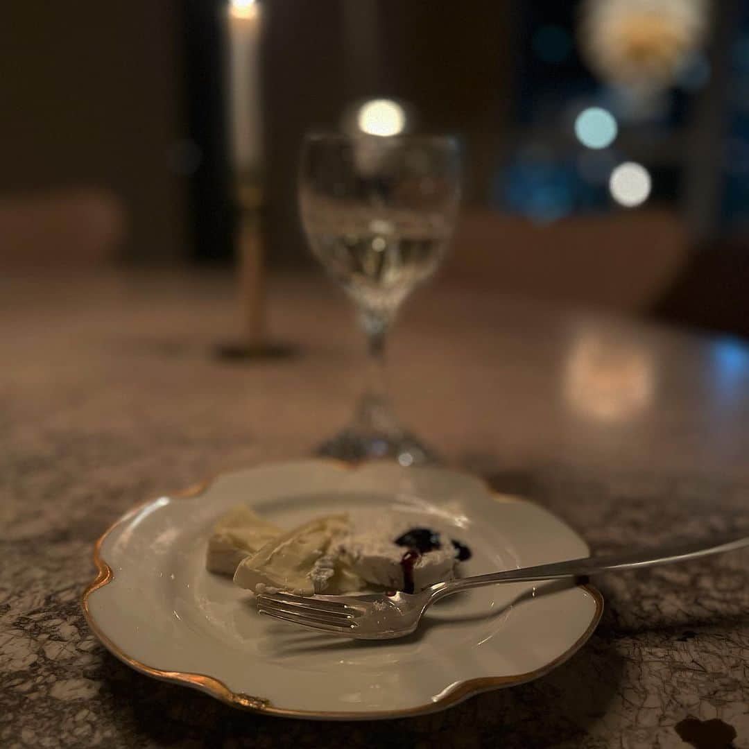 のインスタグラム：「金曜日のワインタイムです。^_^#行正り香 #rikayukimasa」